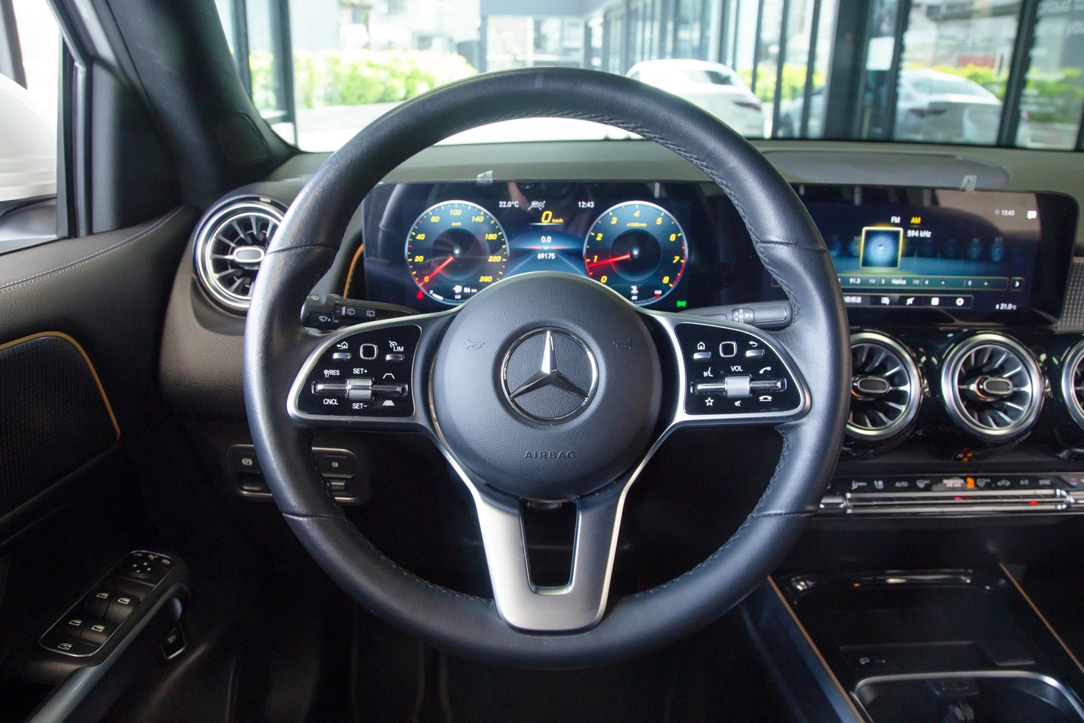Mercedes-Benz GLB180