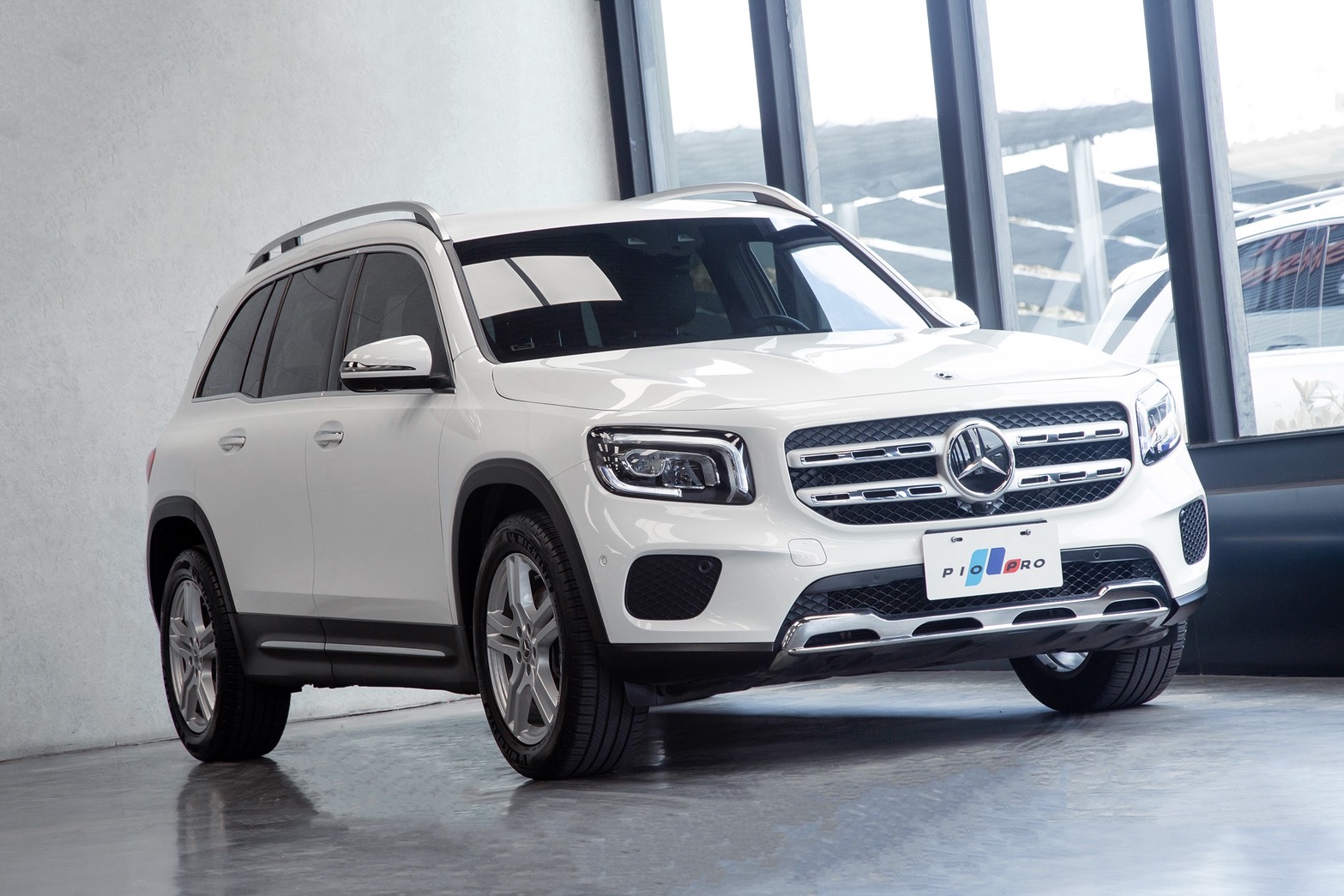 Mercedes-Benz GLB180