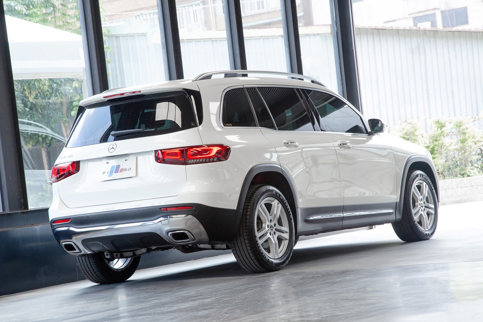 Mercedes-Benz GLB180