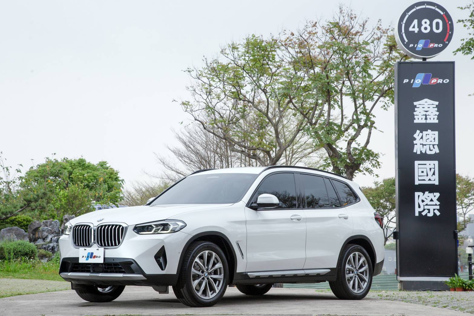 xDrive20i