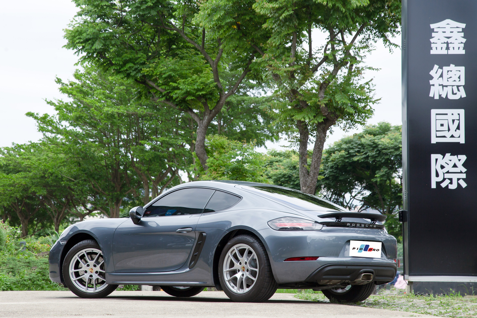 Porsche 718 Cayman
