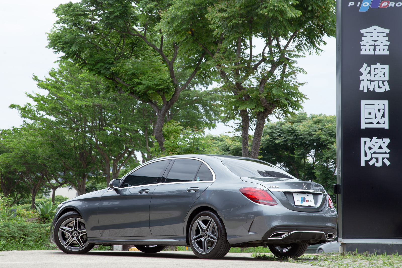 Mercedes-Benz C200