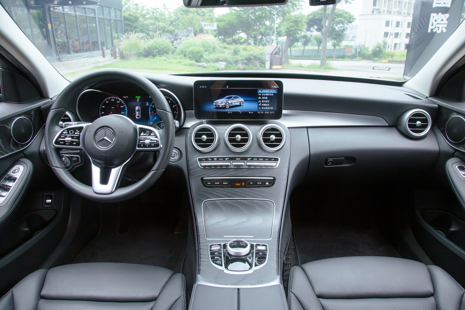 Mercedes-Benz C200