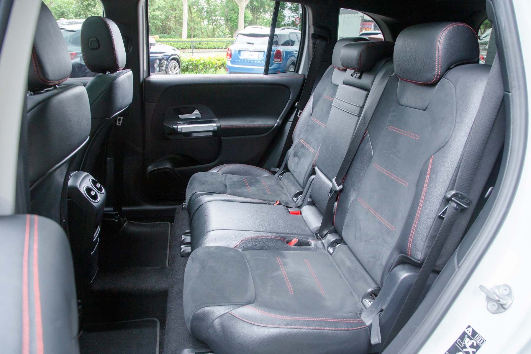 Mercedes-Benz GLB200