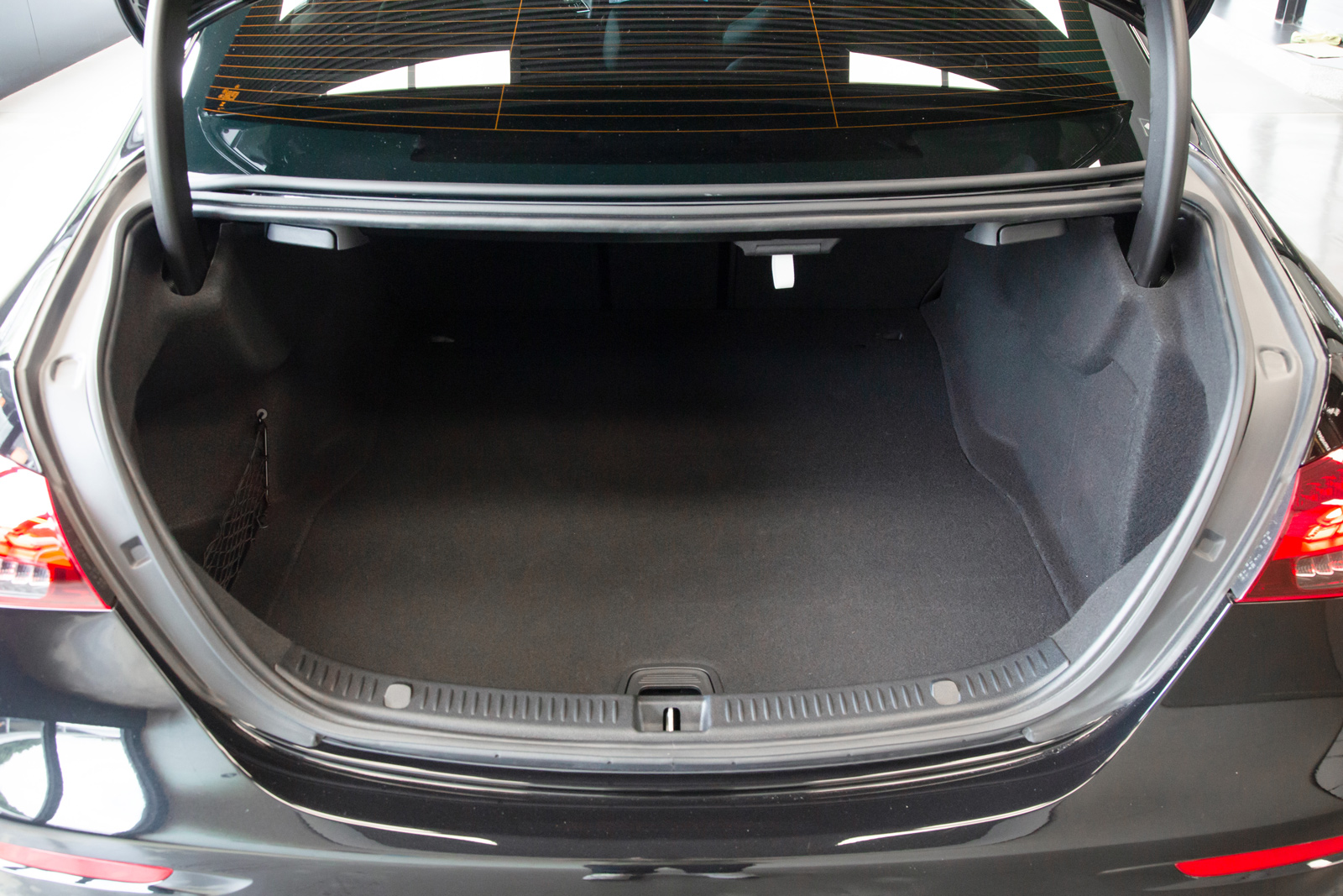 Mercedes-Benz E200