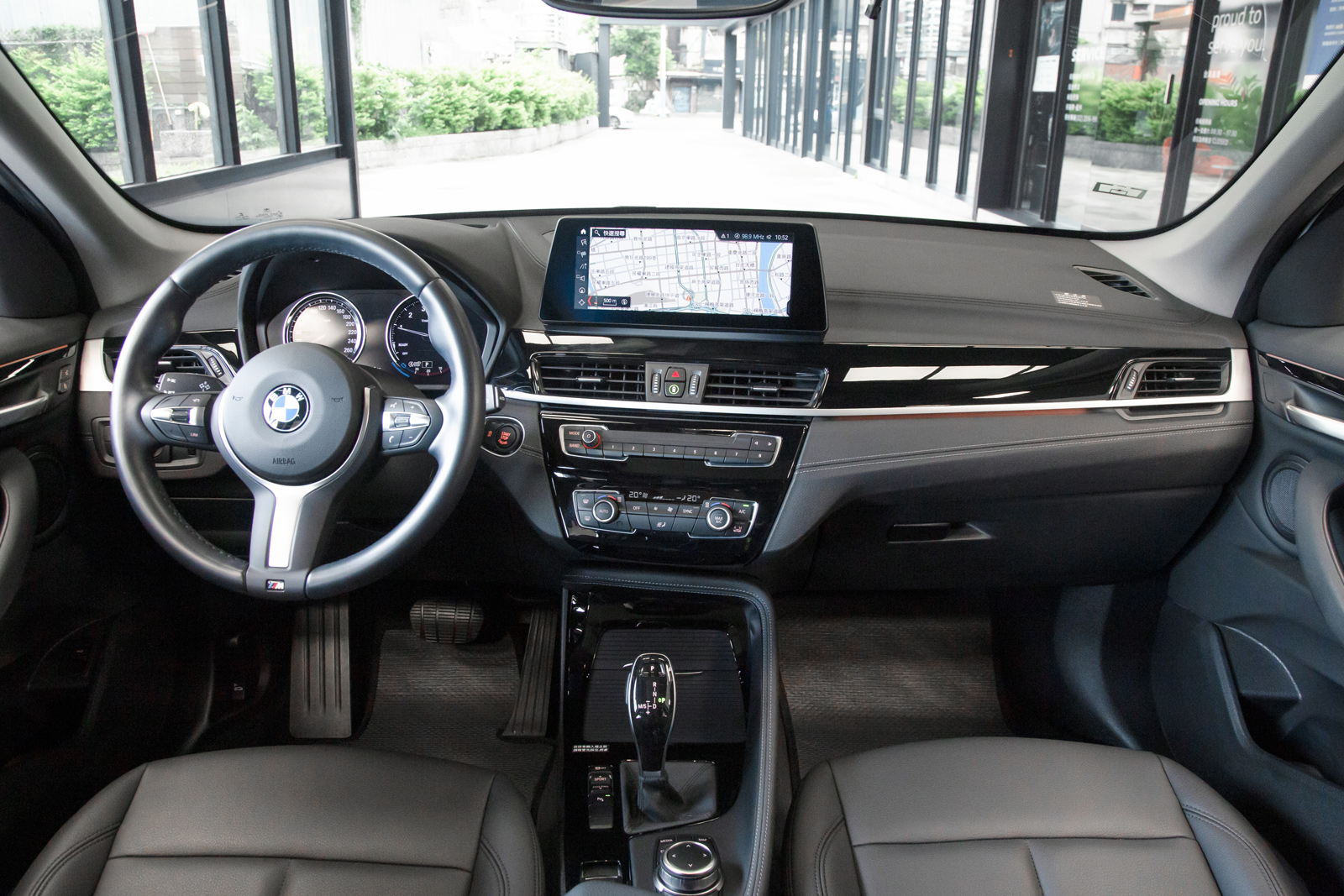 BMW sDrive18i 領航版