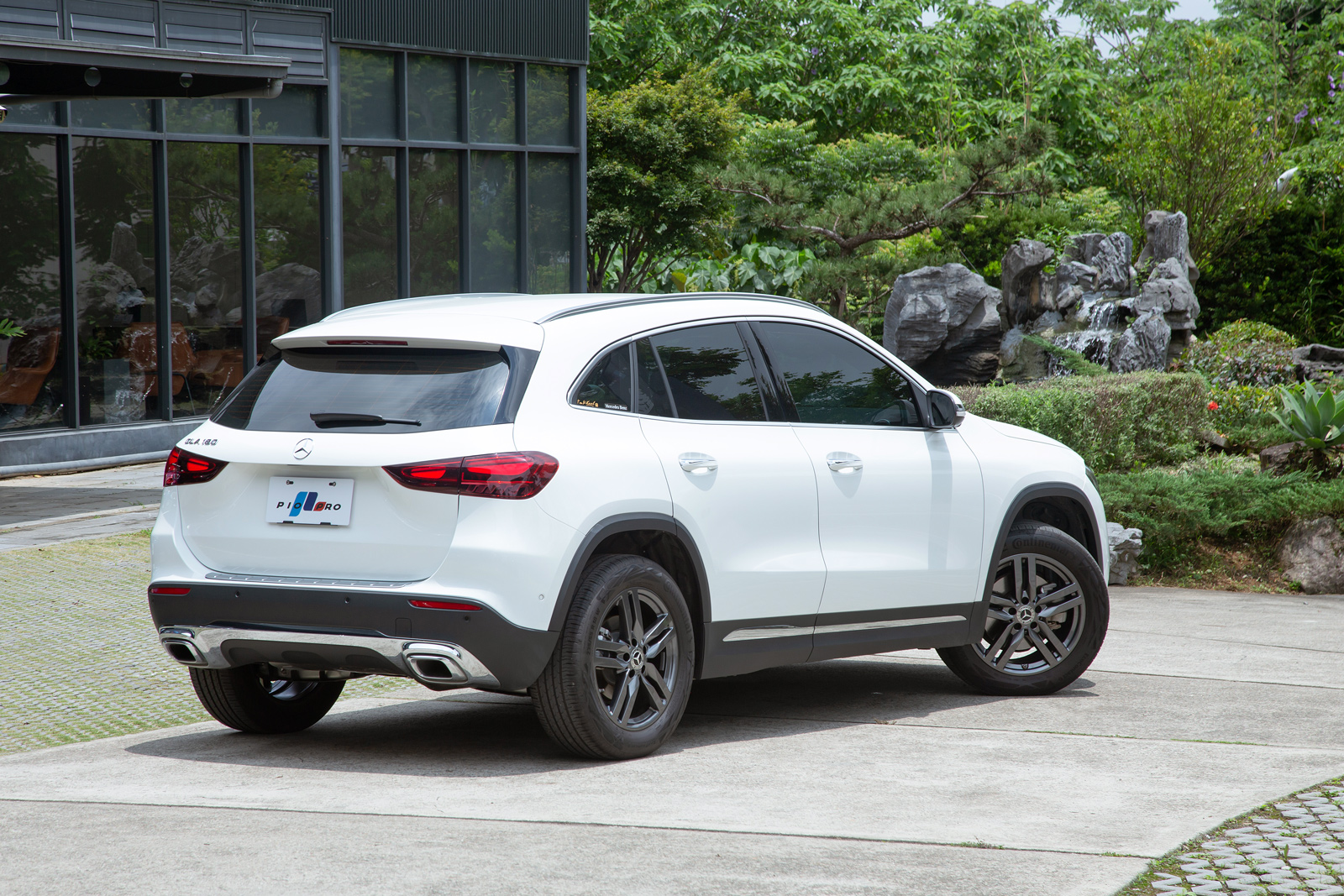 Mercedes-Benz GLA180