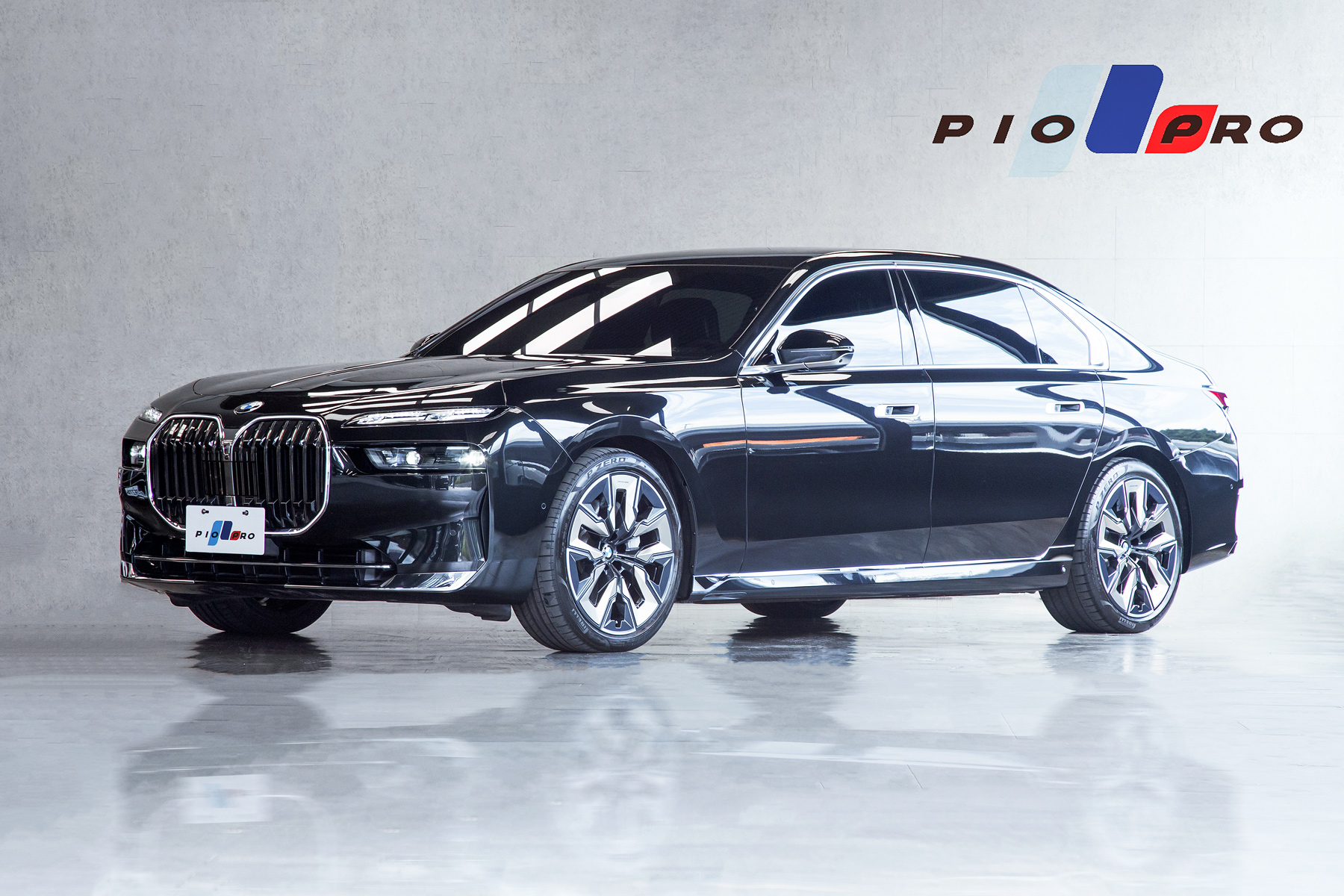 740i