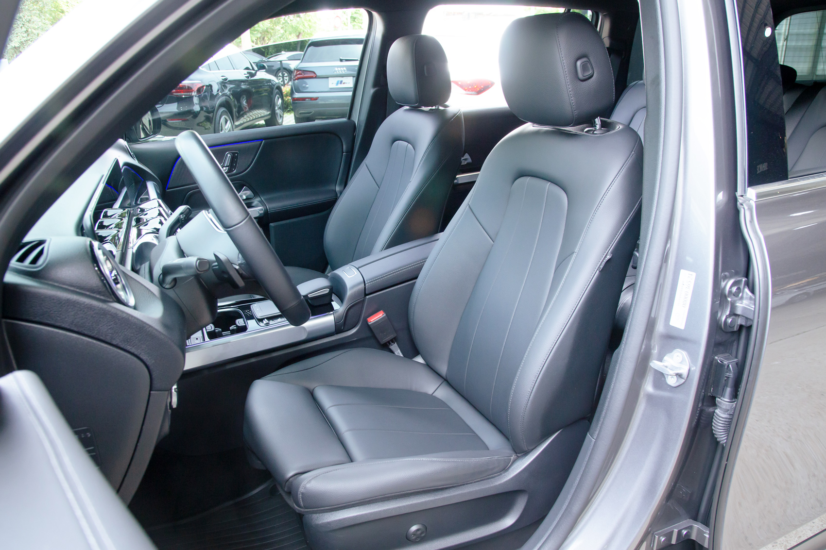 Mercedes-Benz GLB180