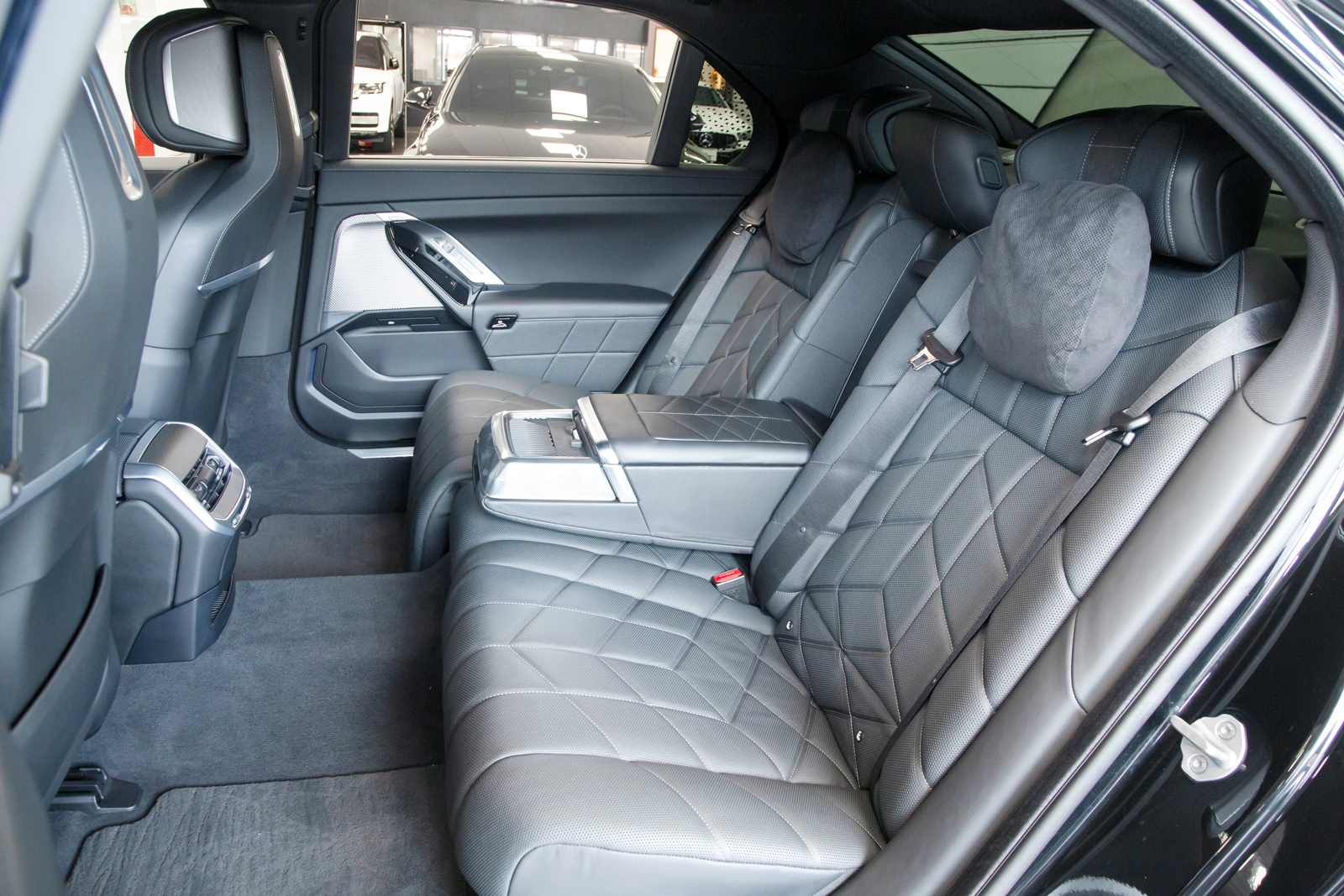 BMW 740i