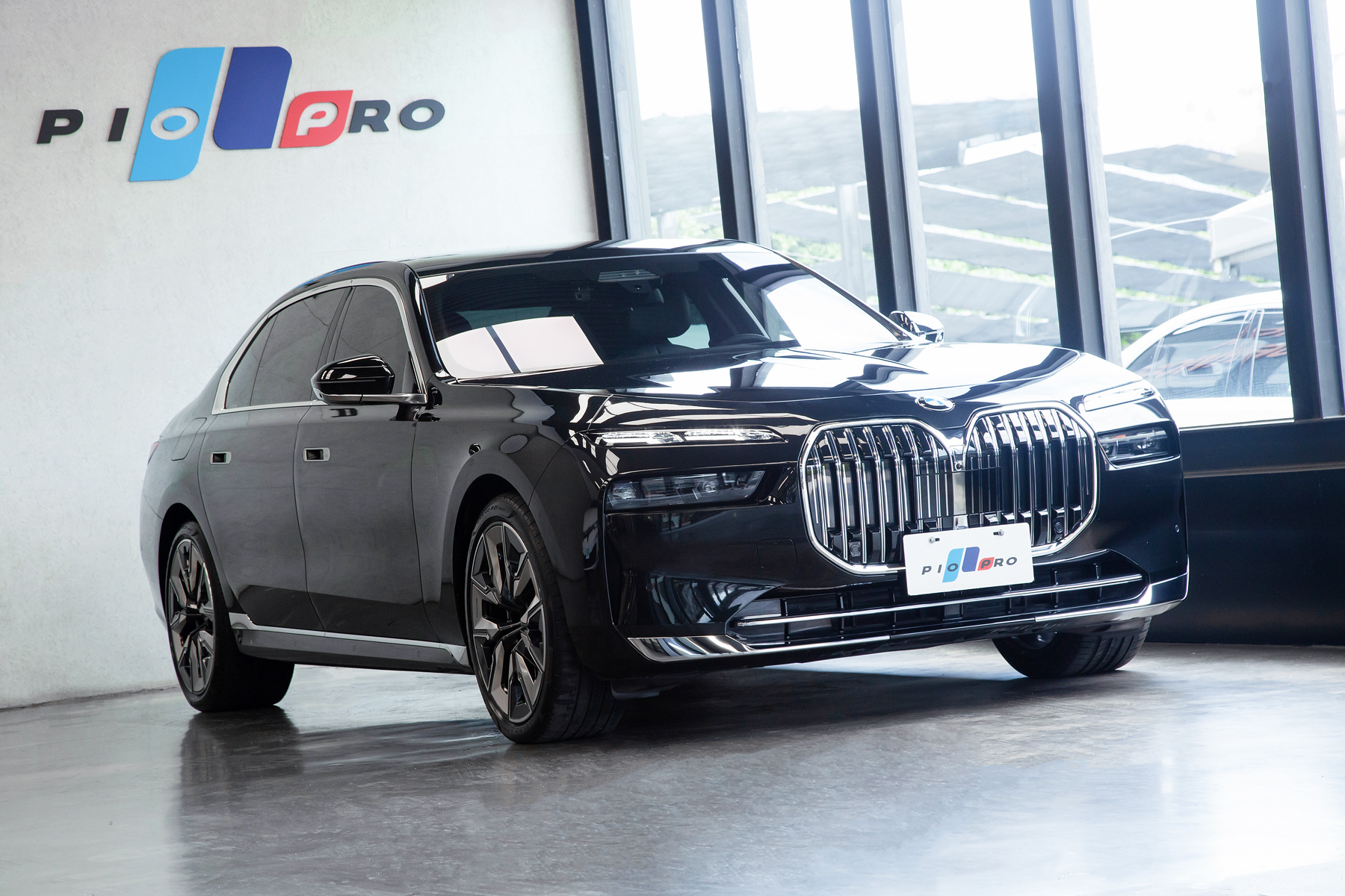 BMW 740i
