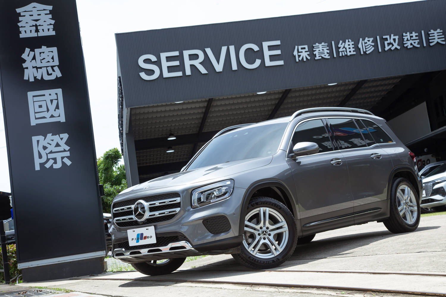 Mercedes-Benz GLB180