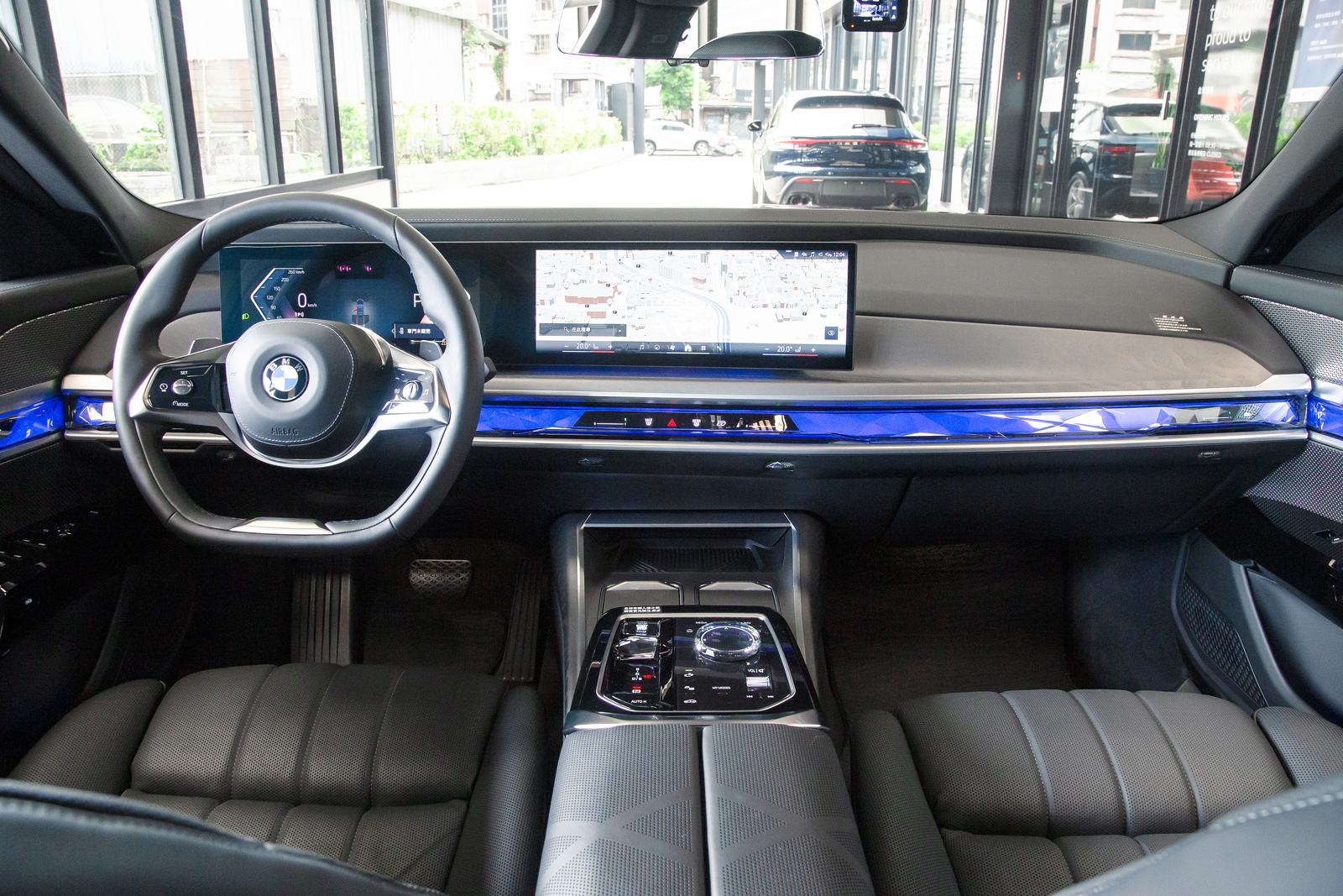 BMW 740i