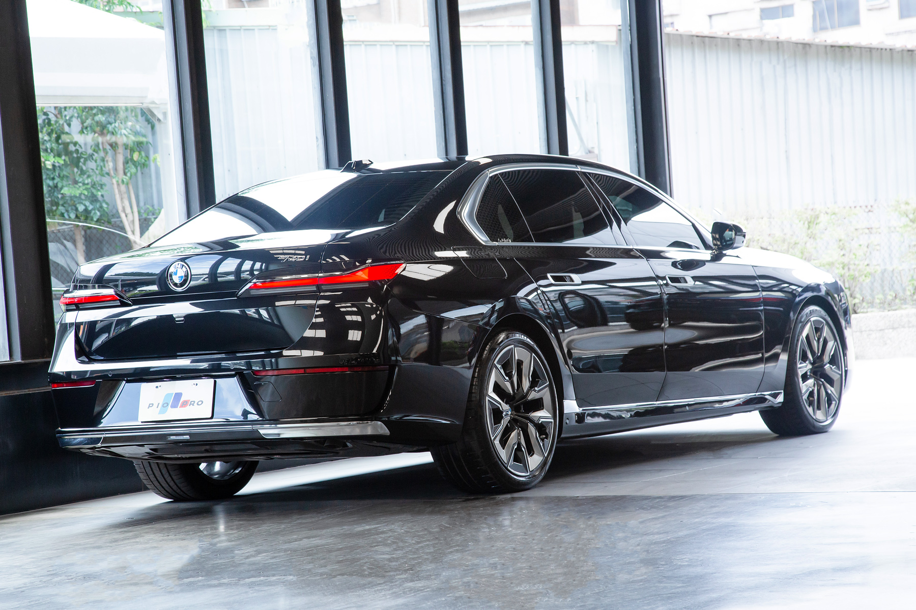 BMW 740i