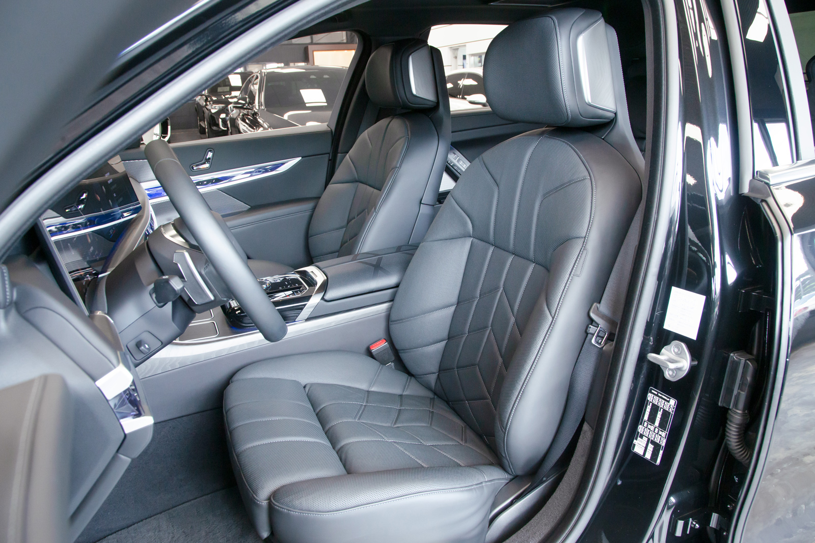 BMW 740i