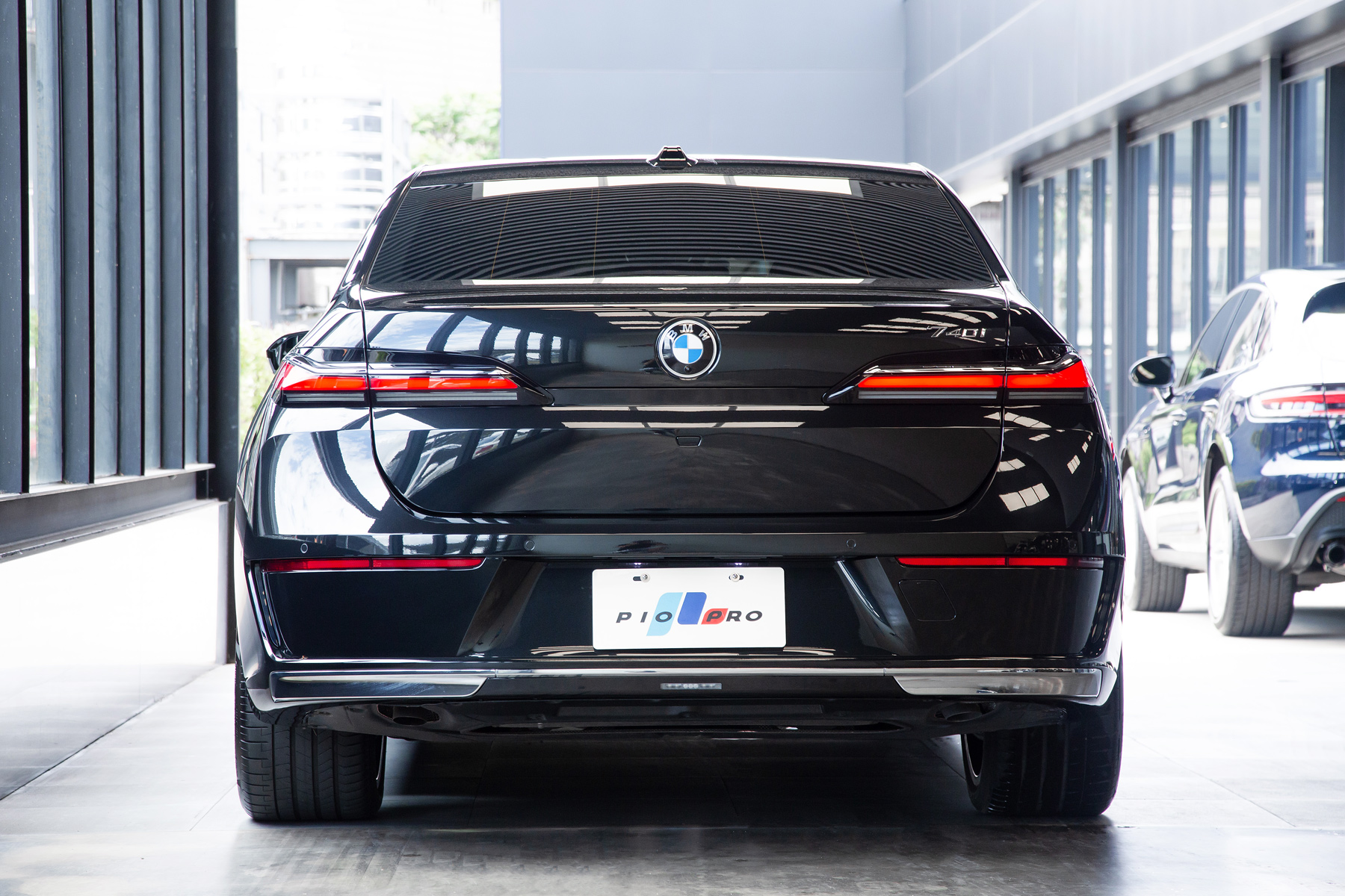BMW 740i