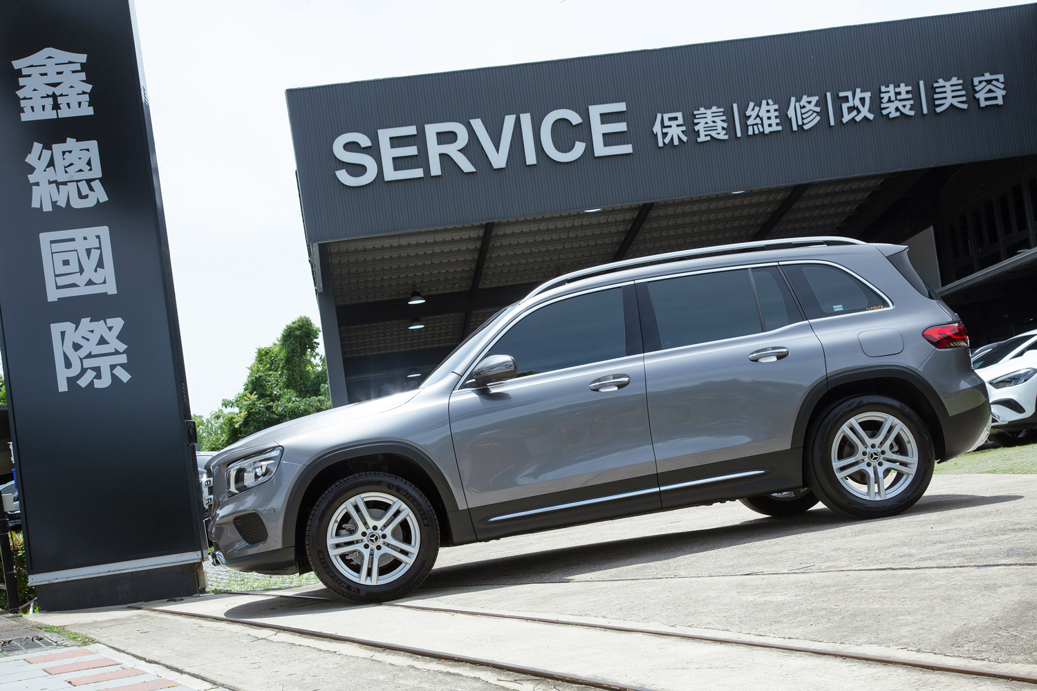 Mercedes-Benz GLB180