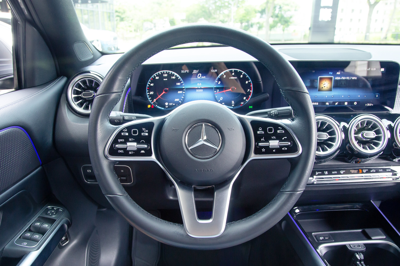 Mercedes-Benz GLB180