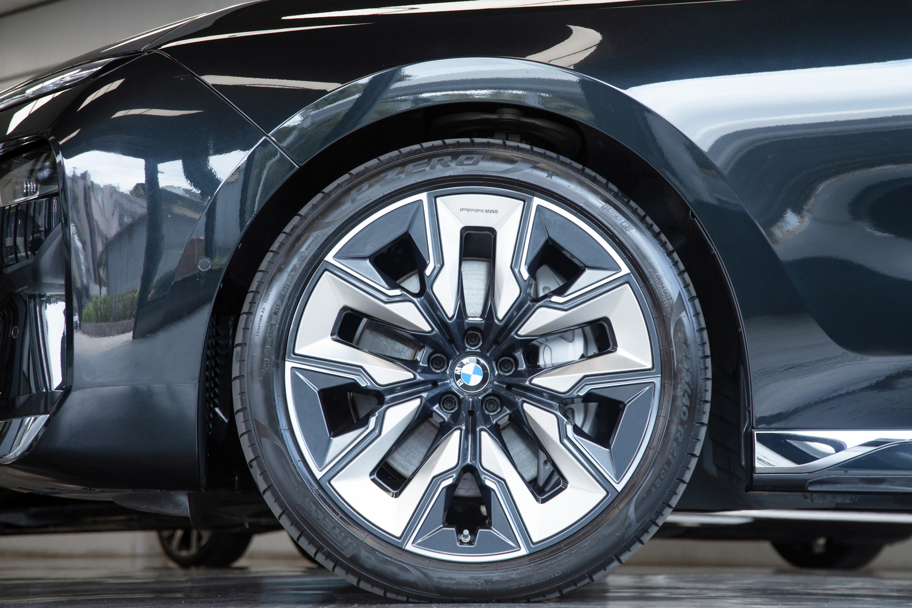 BMW 740i