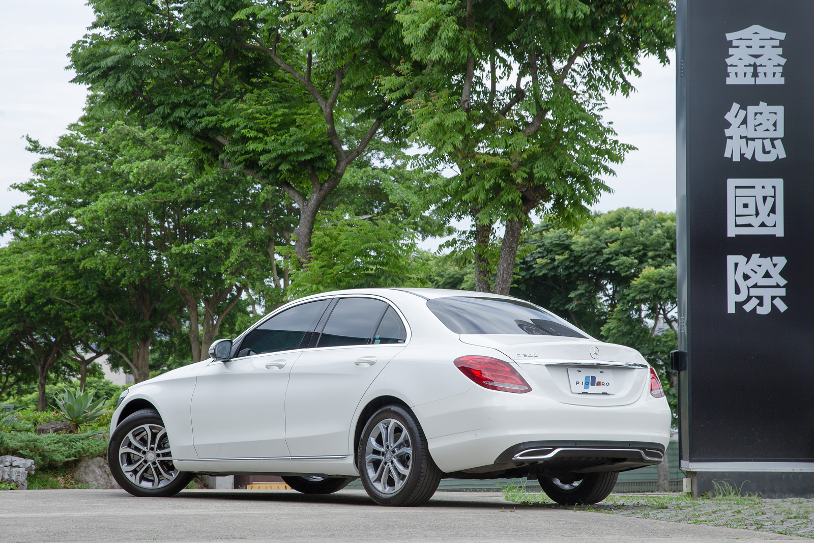 Mercedes-Benz C200
