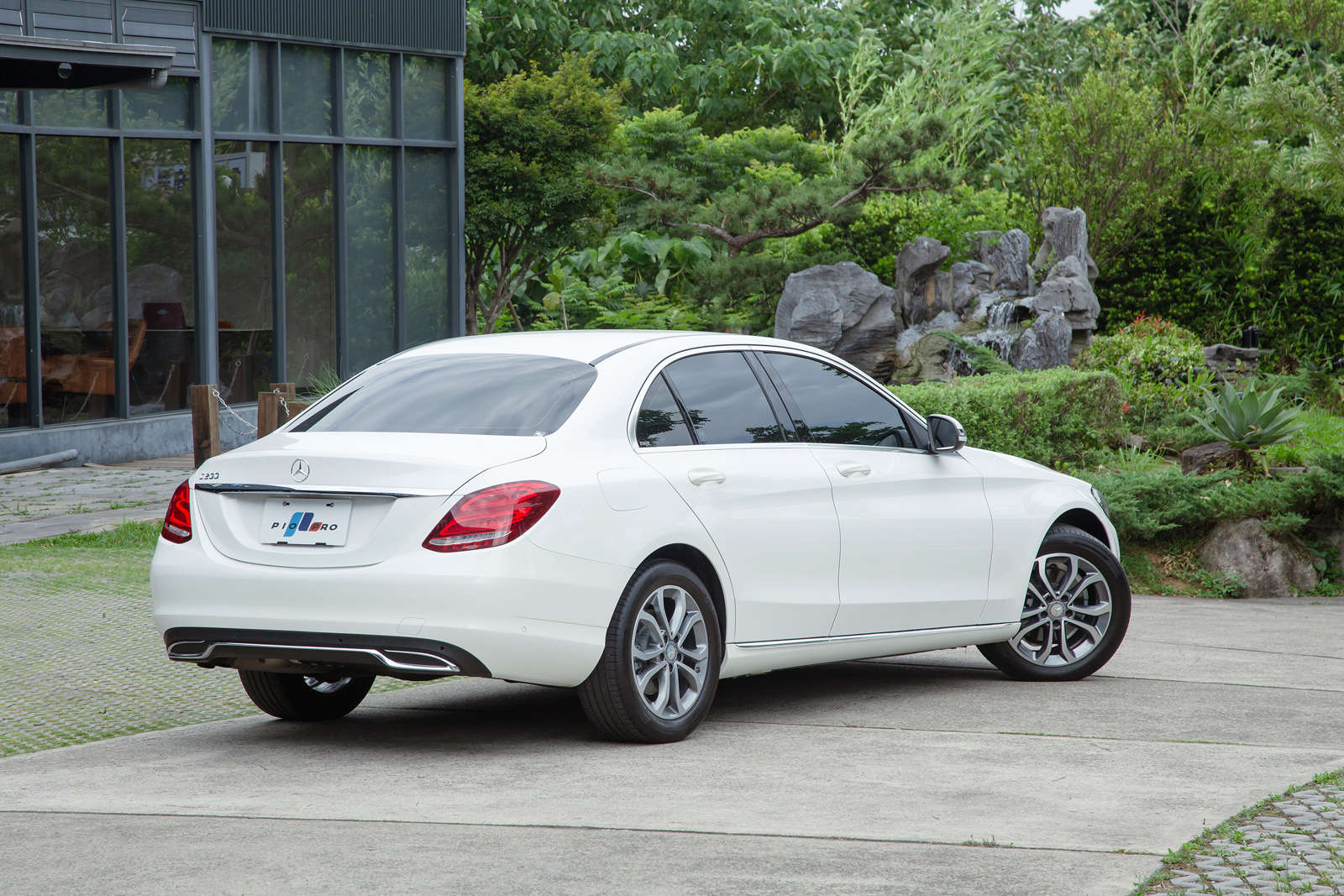 Mercedes-Benz C200