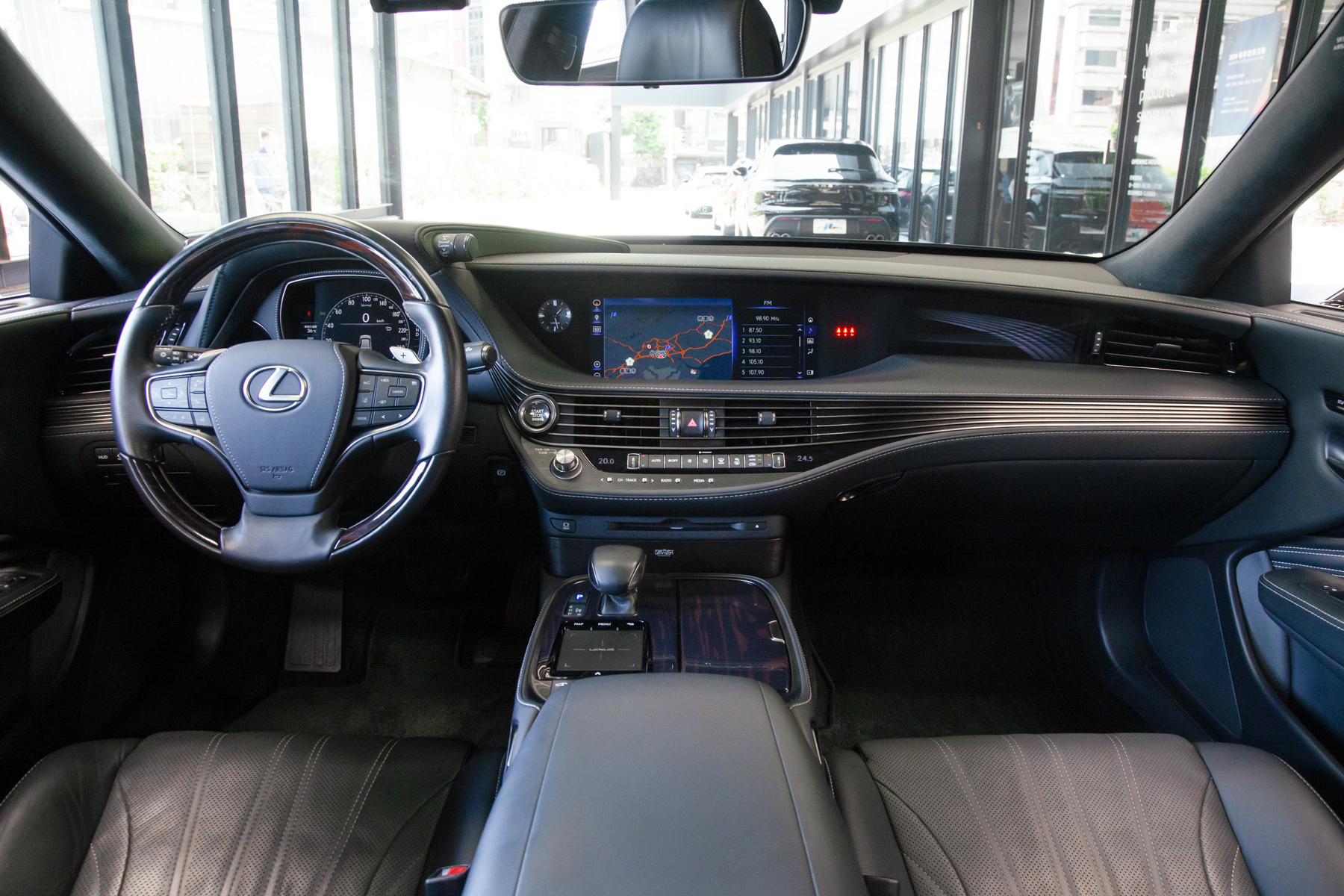 Lexus LS