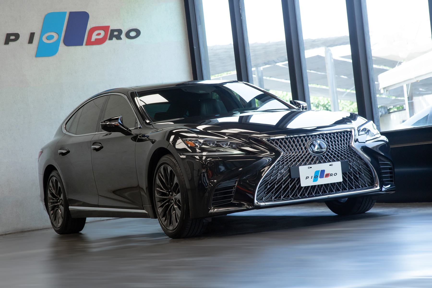 Lexus LS