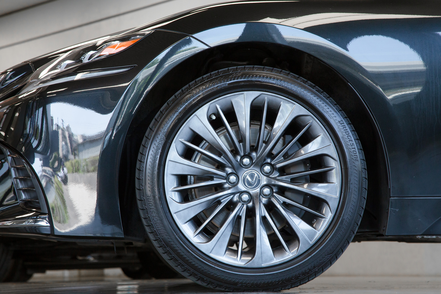 Lexus LS