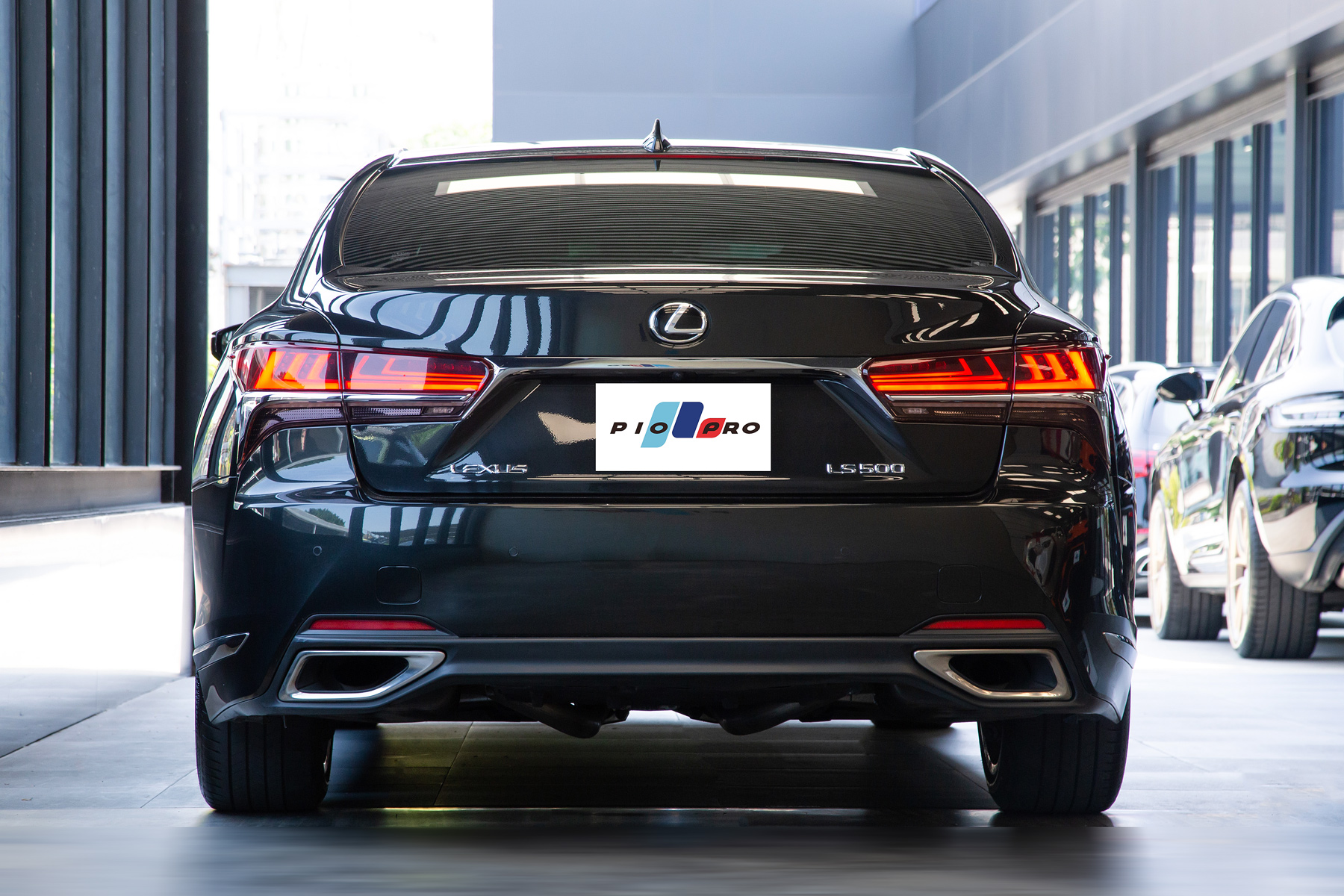 Lexus LS
