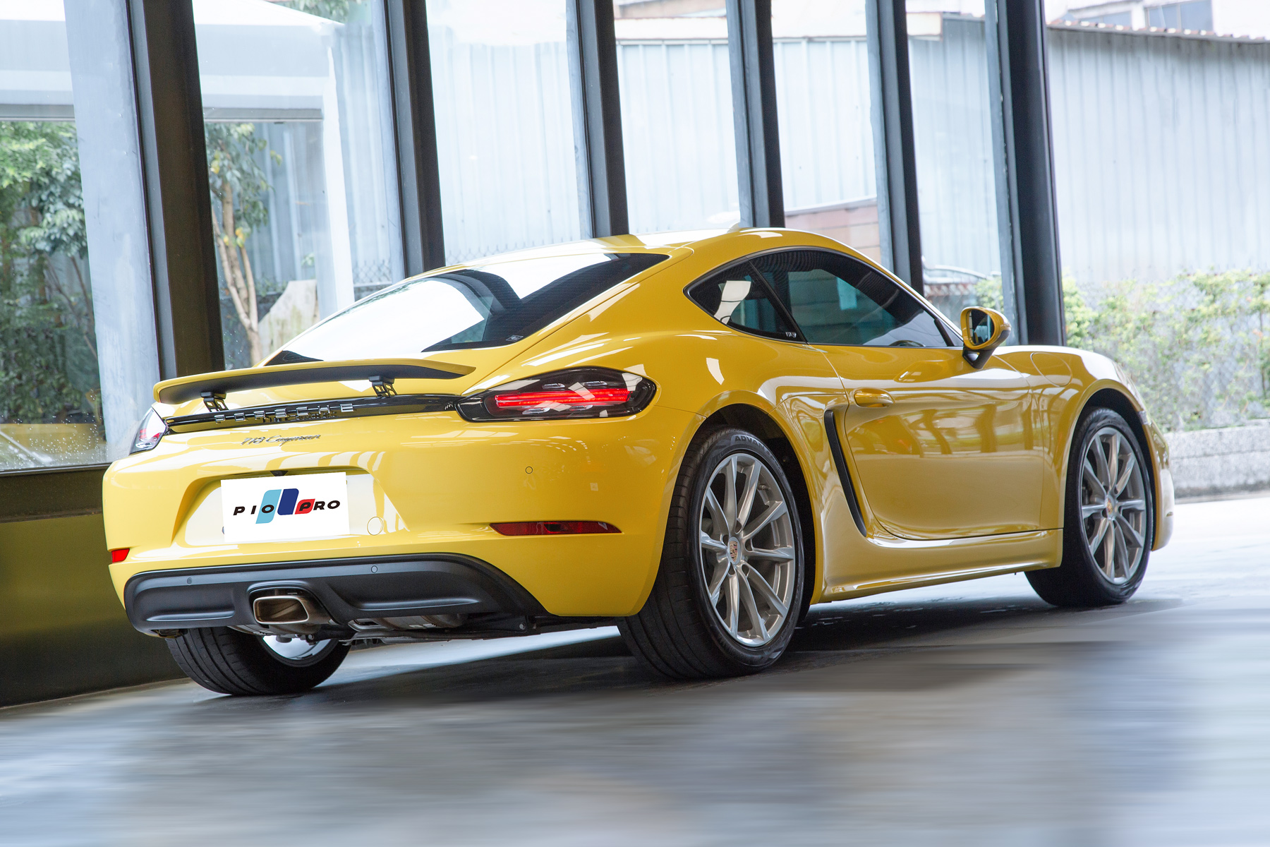 Porsche 718 Cayman