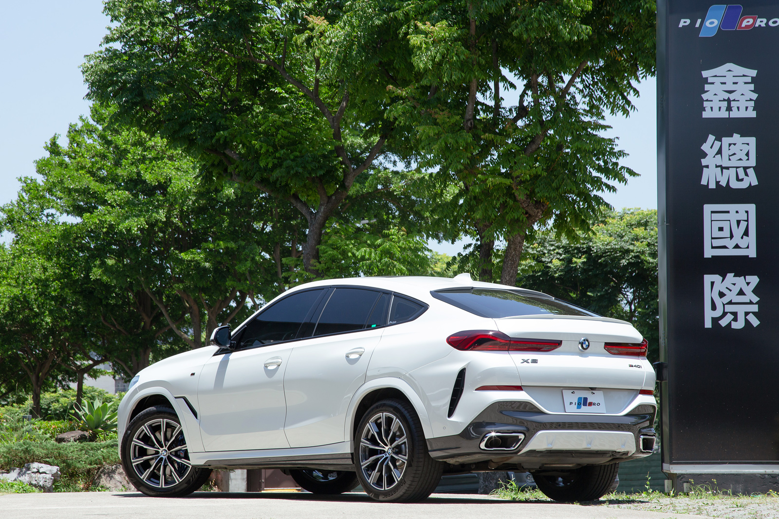 BMW xDrive40i
