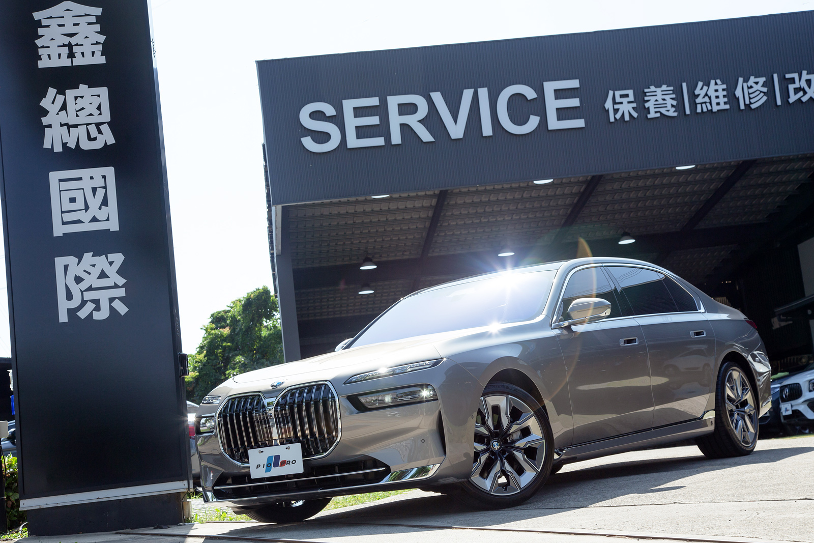 BMW 740i