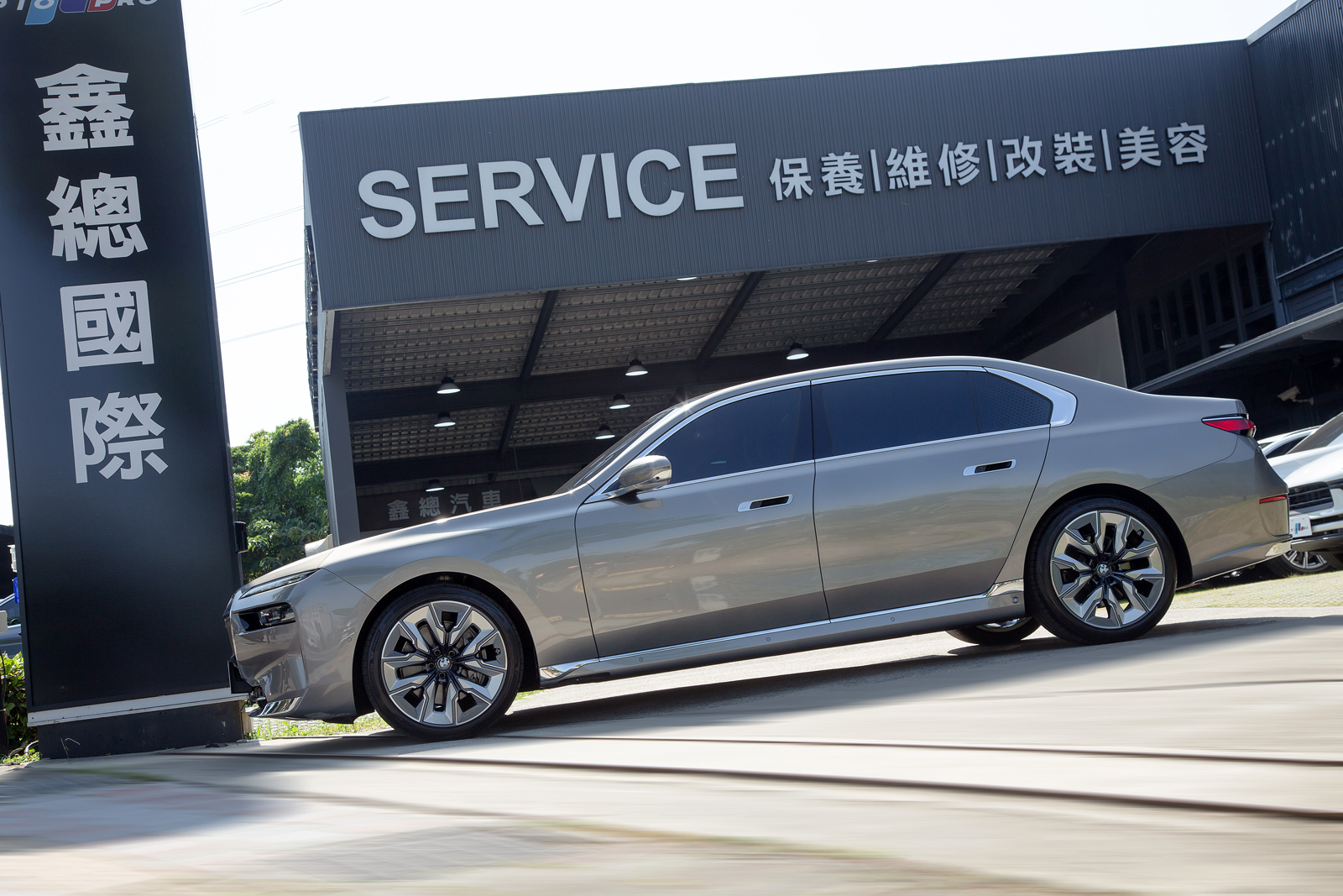 BMW 740i