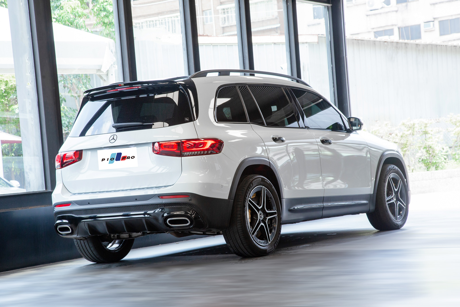 Mercedes-Benz GLB200