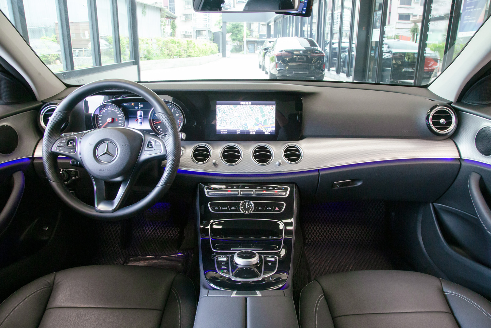 Mercedes-Benz E200