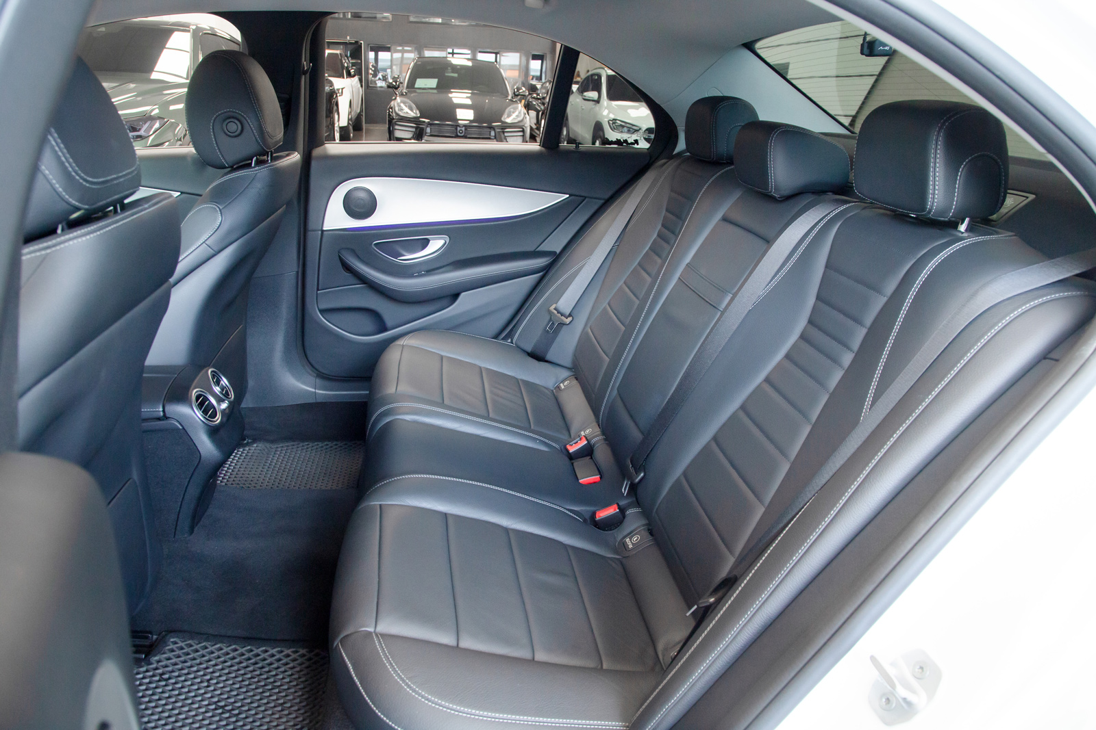 Mercedes-Benz E200