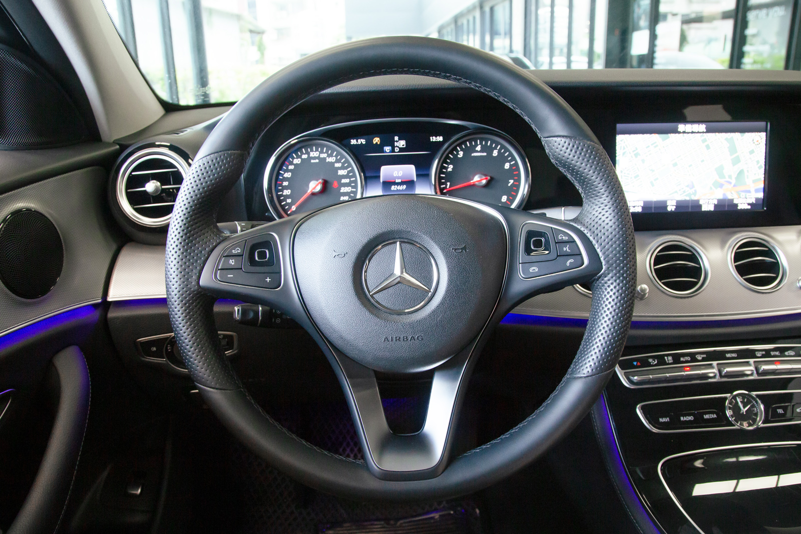 Mercedes-Benz E200