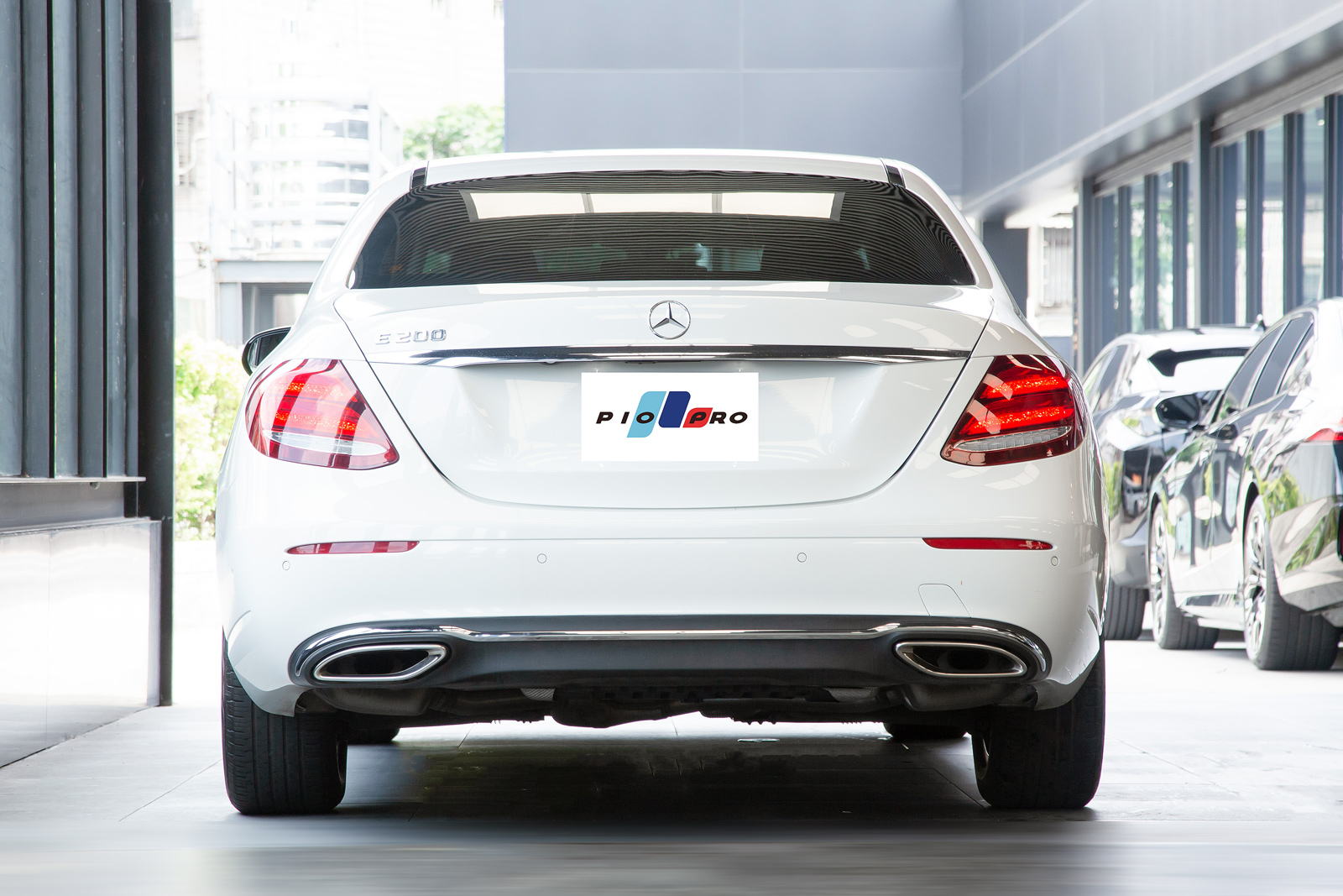 Mercedes-Benz E200