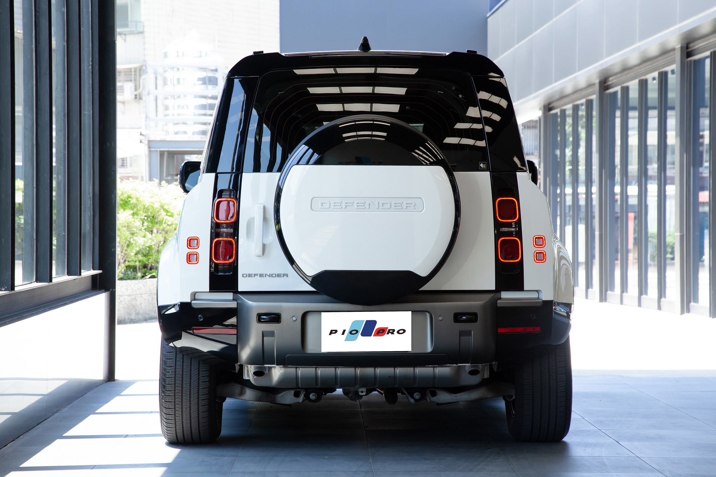 Land Rover Defender