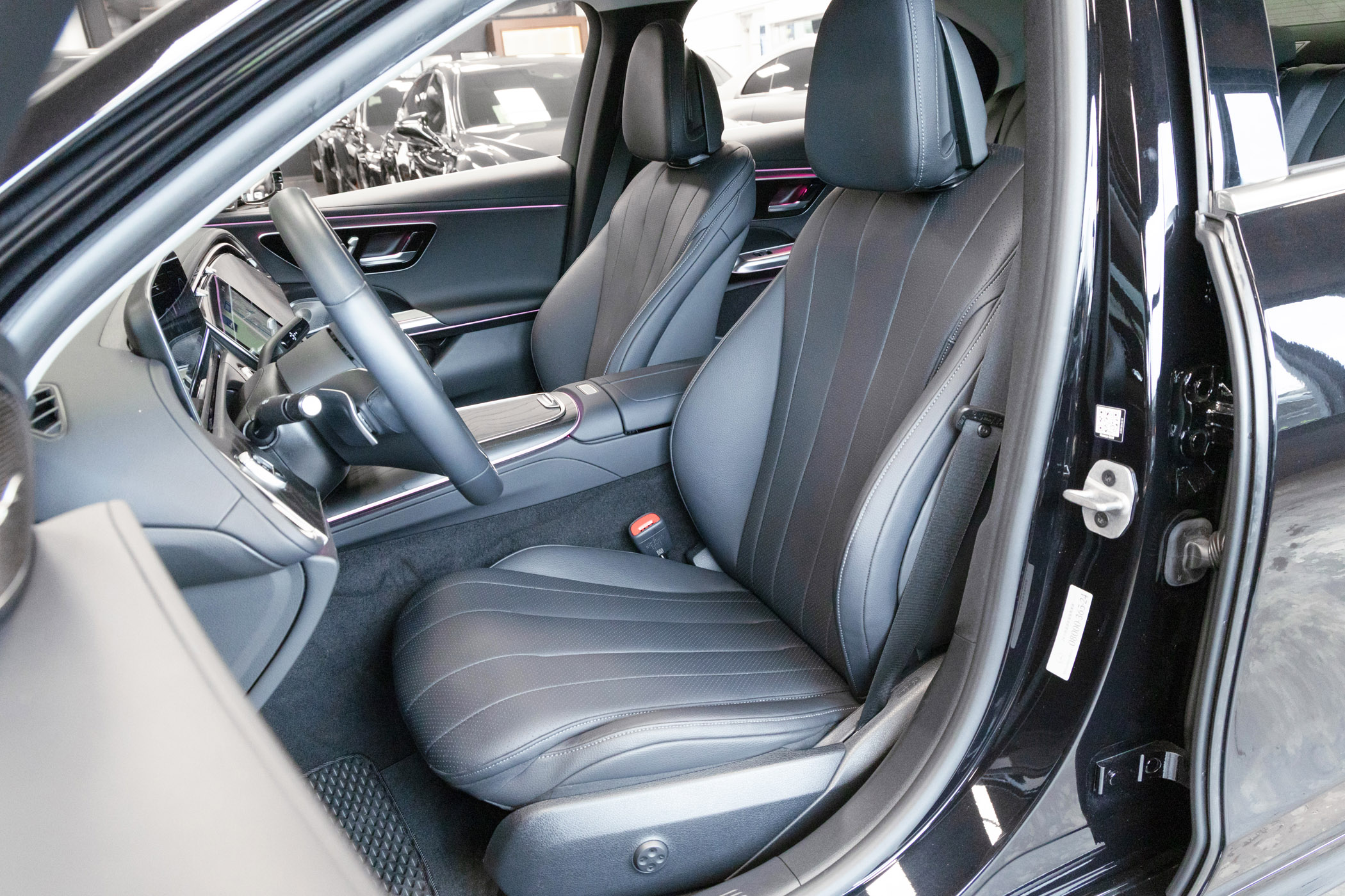 Mercedes-Benz E200