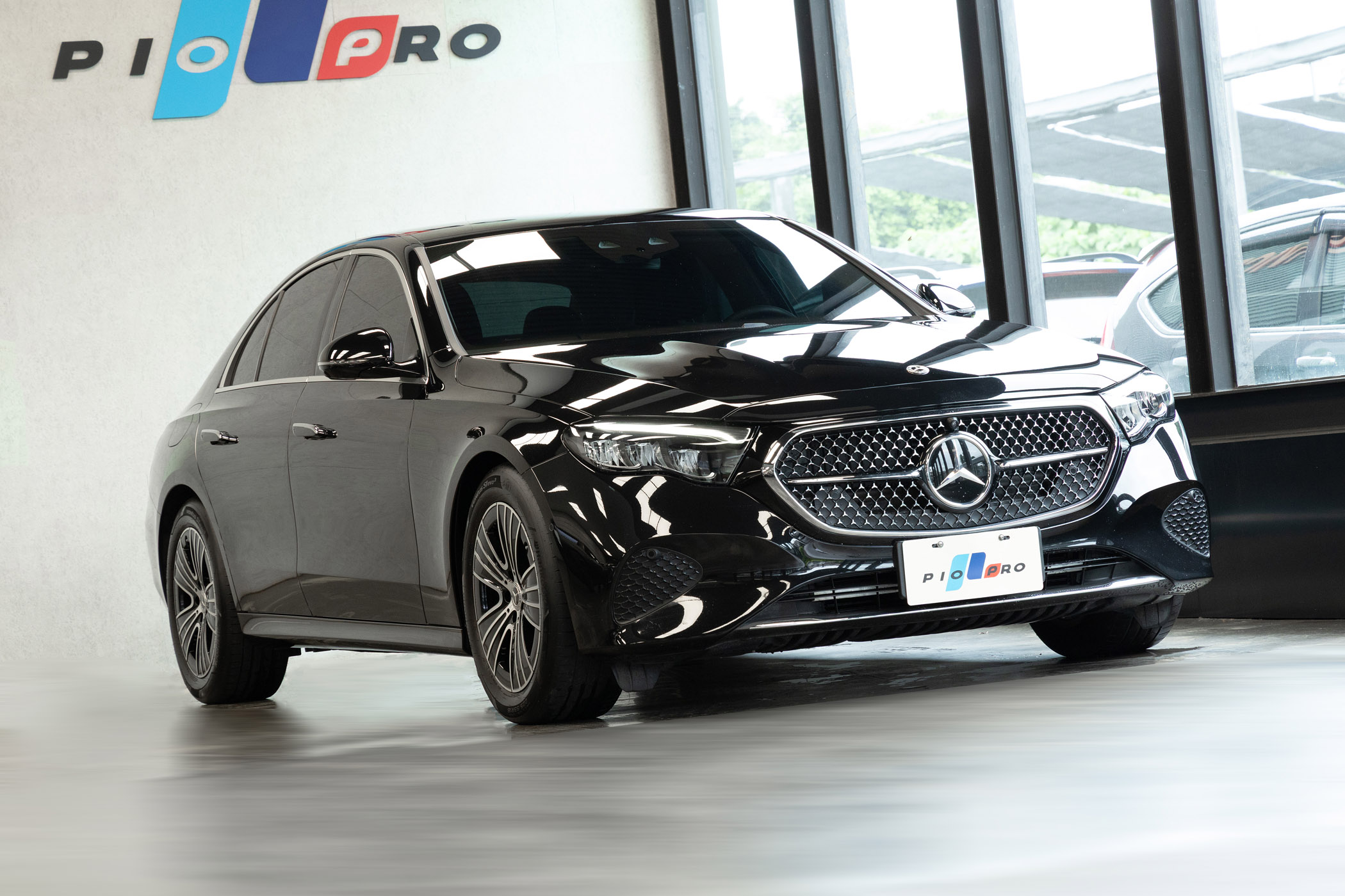 Mercedes-Benz E200