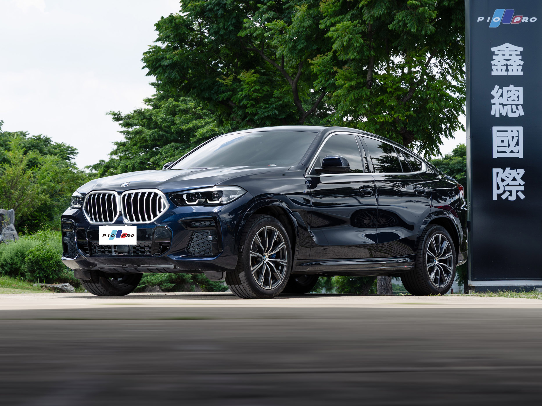 xDrive40i