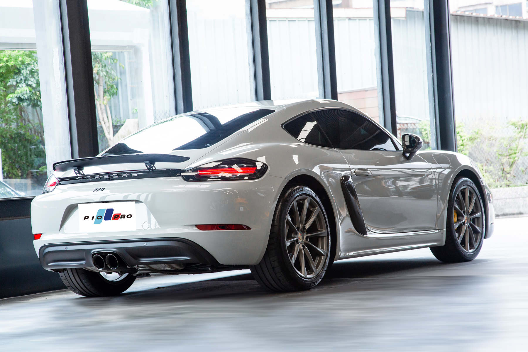 Porsche 718 Cayman
