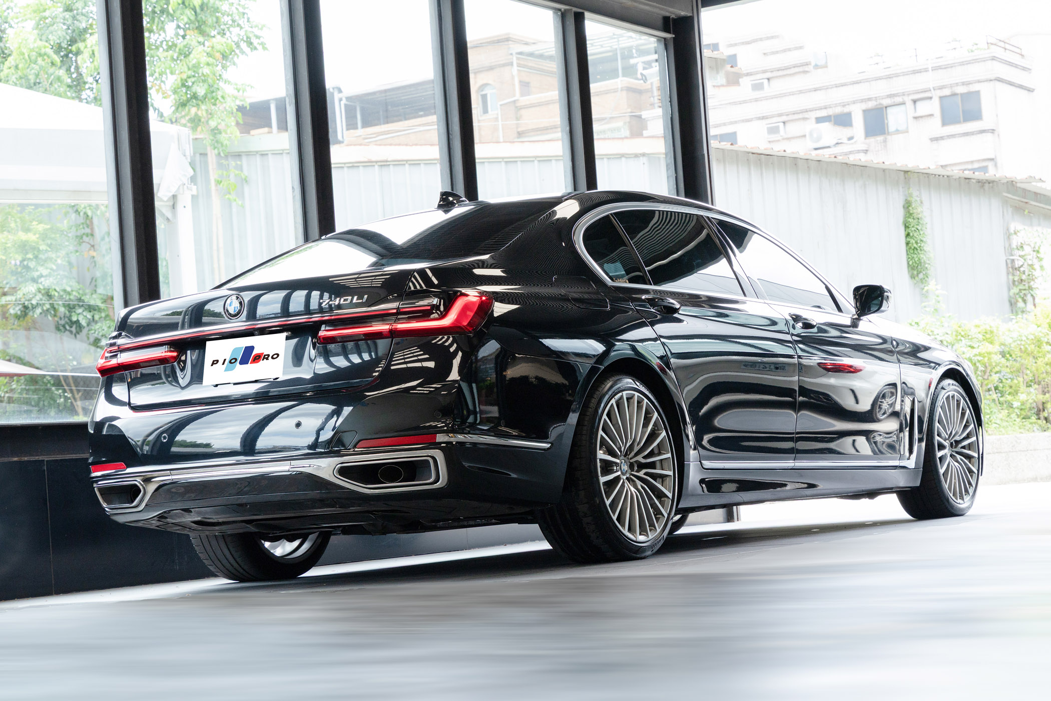 BMW 740Li