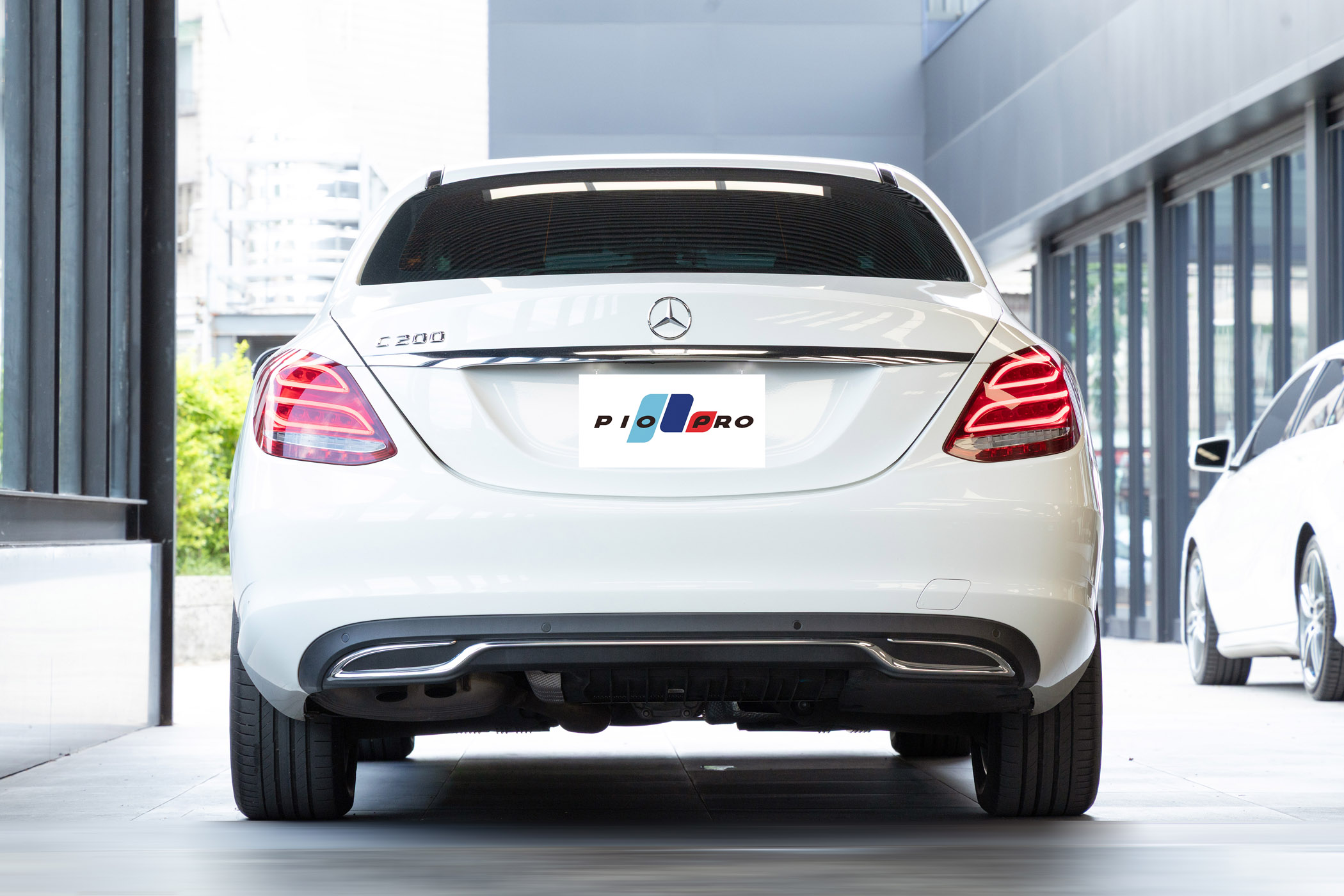 Mercedes-Benz C200