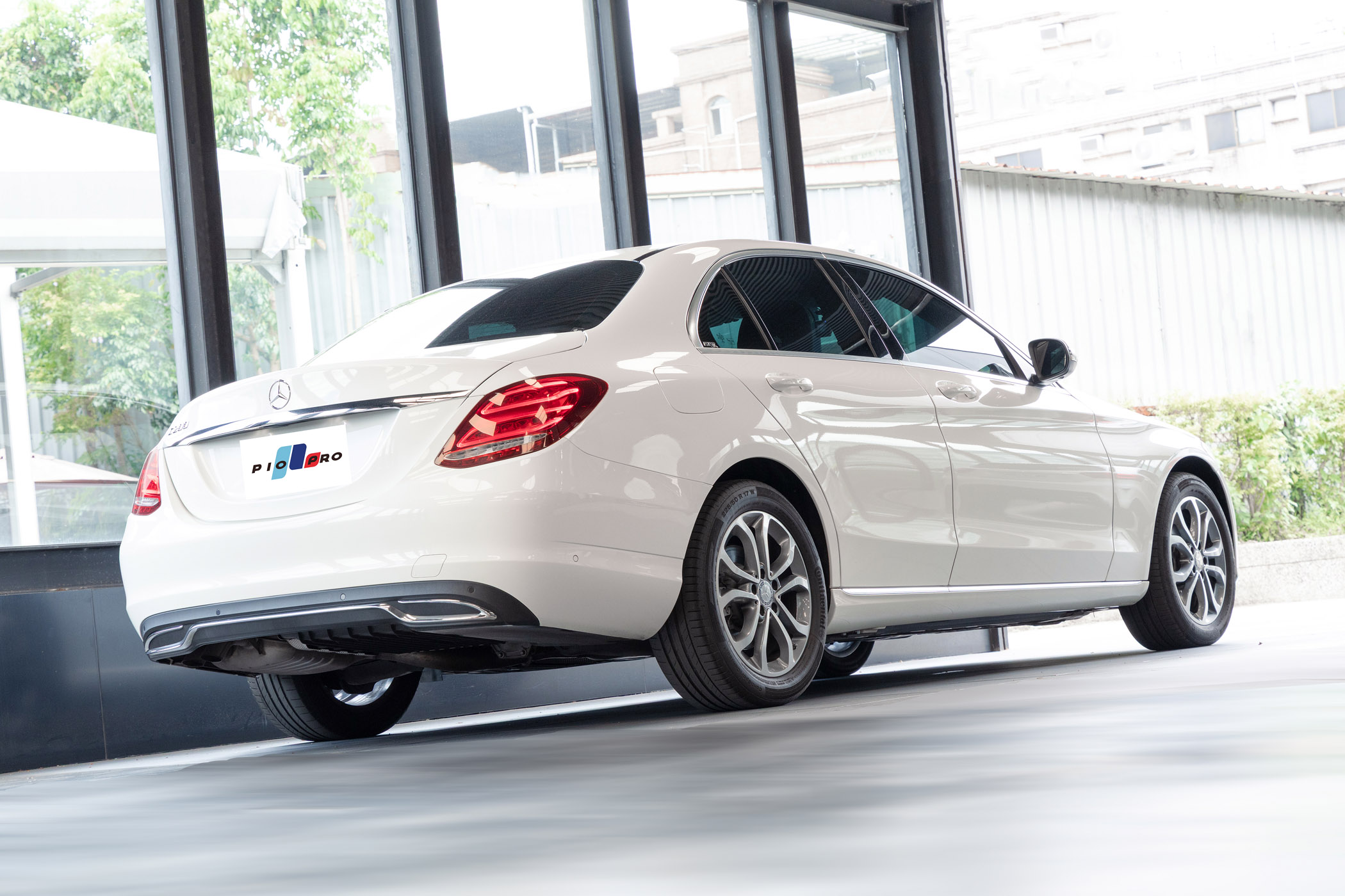 Mercedes-Benz C200