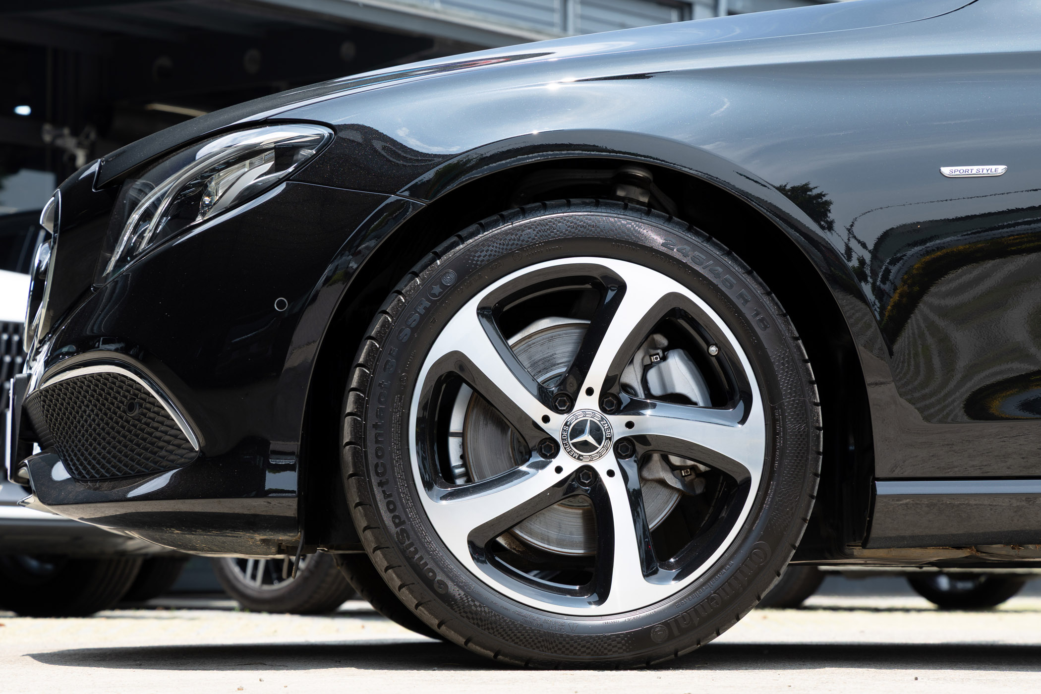Mercedes-Benz E200