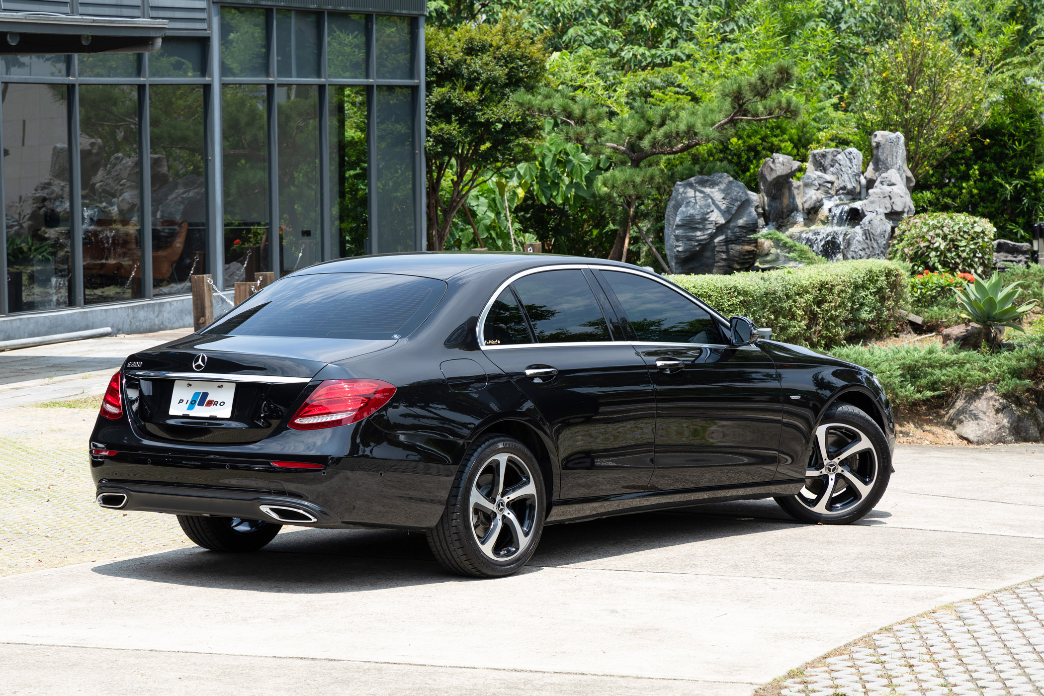 Mercedes-Benz E200
