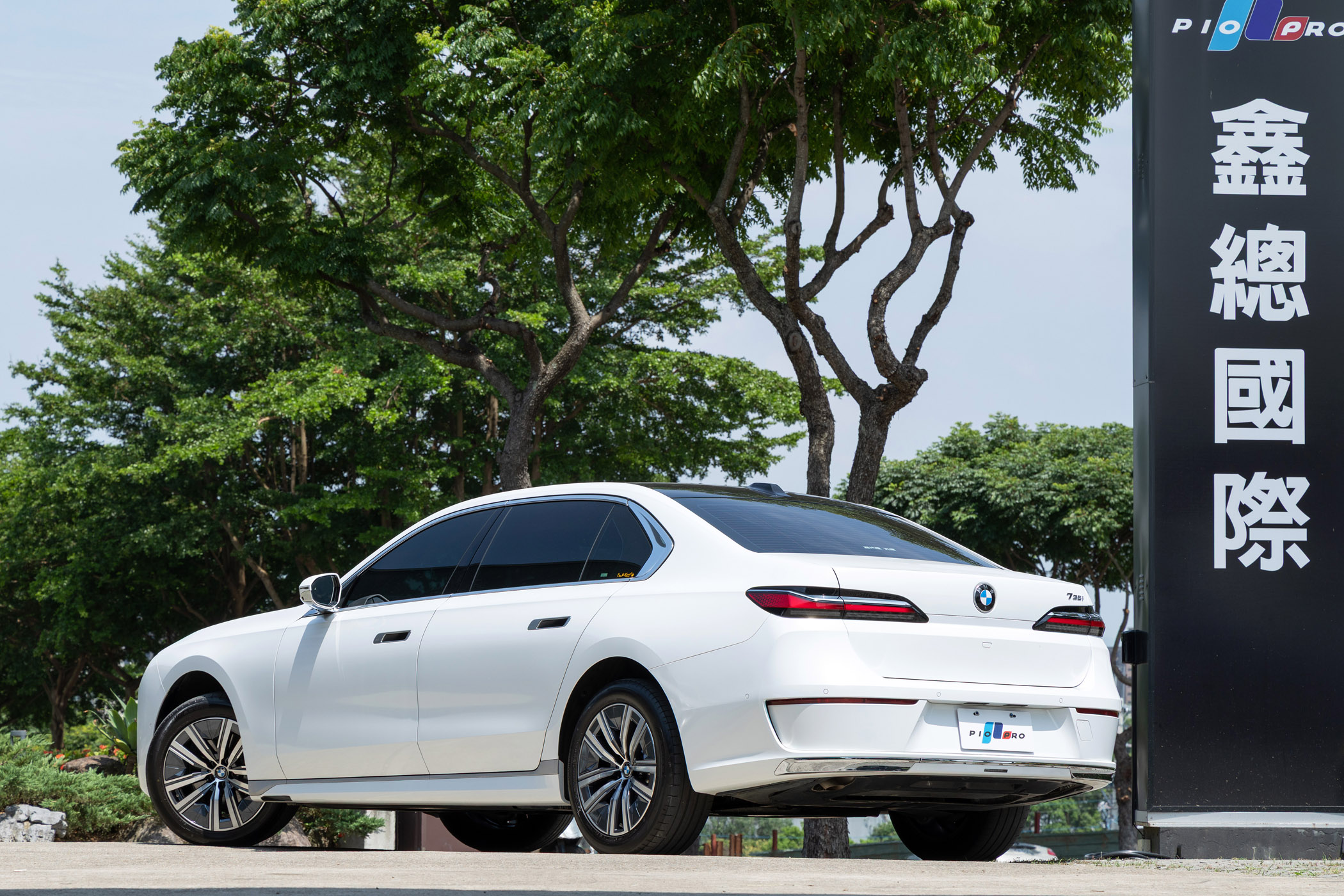 BMW 735i