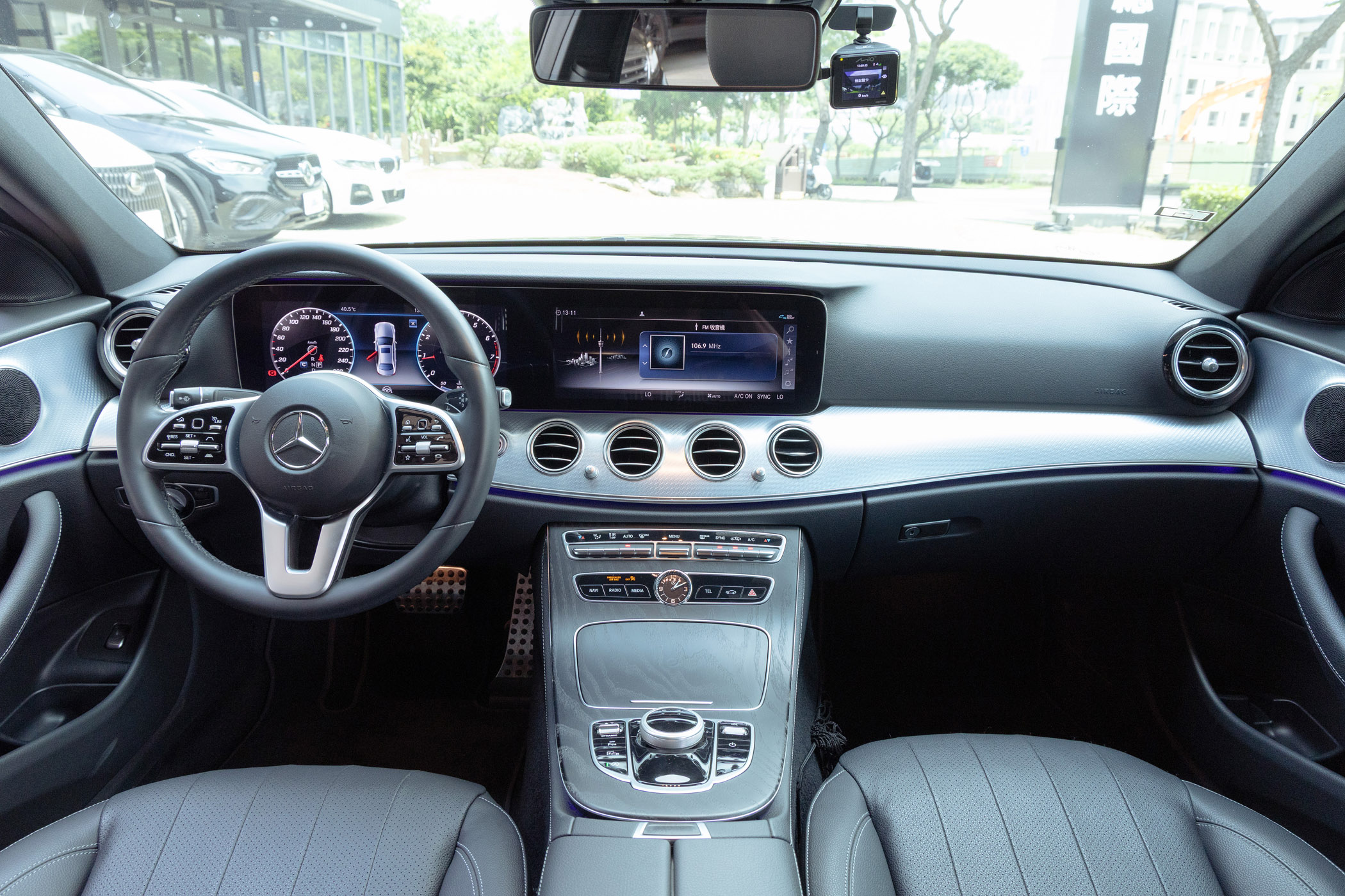 Mercedes-Benz E200
